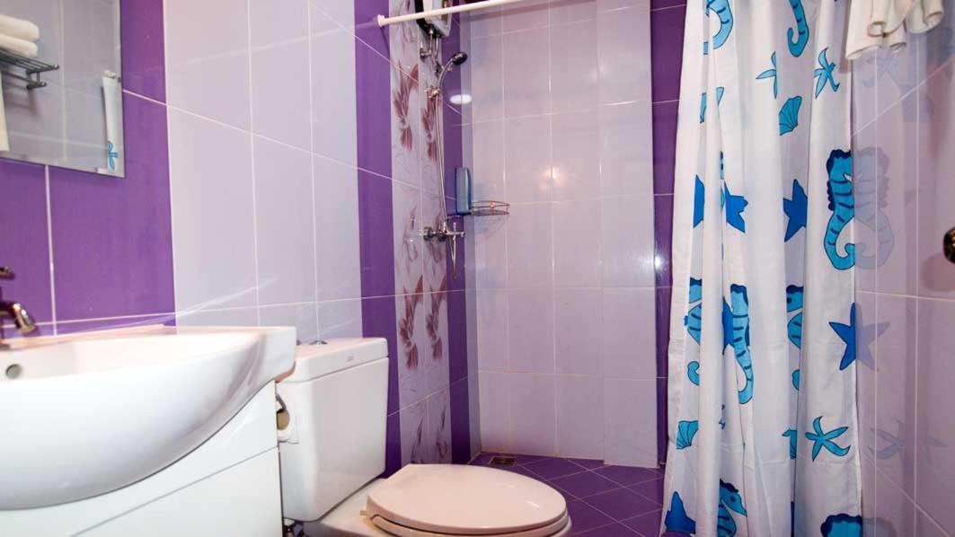 Standard King Room - Photo 7