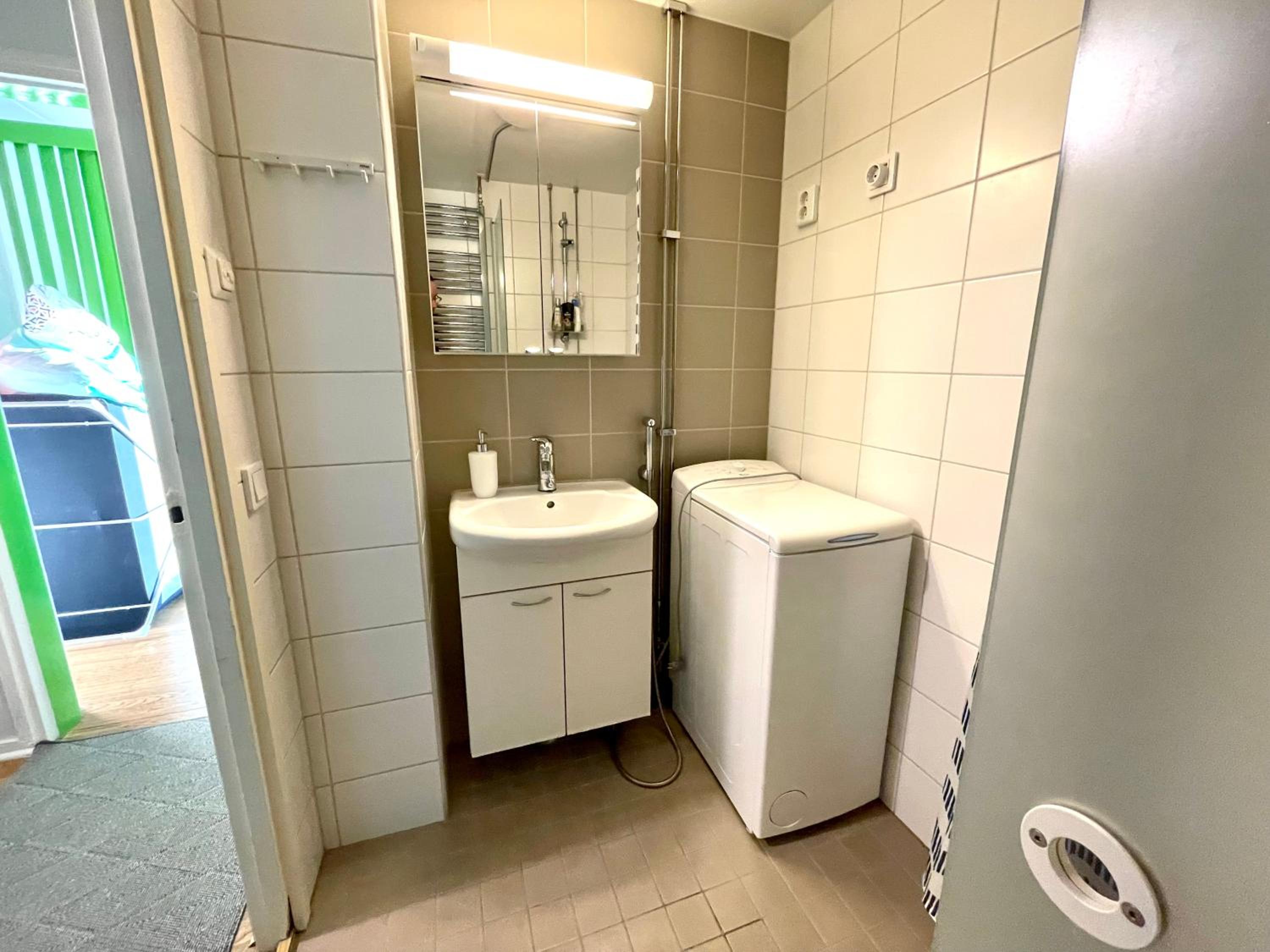 One-Bedroom Apartment - Photo 15