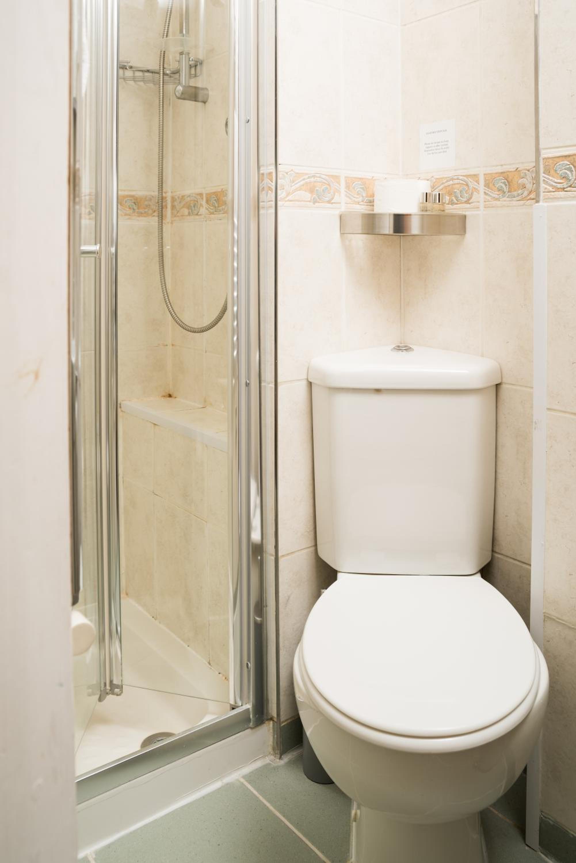 Twin Room with Shower photo 2