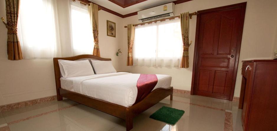 Double Room with Balcony - Photo 8