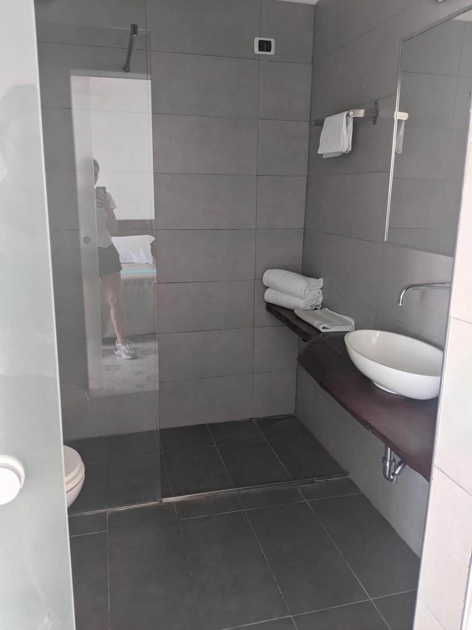 Double or Twin Room with Sea View - Photo 2