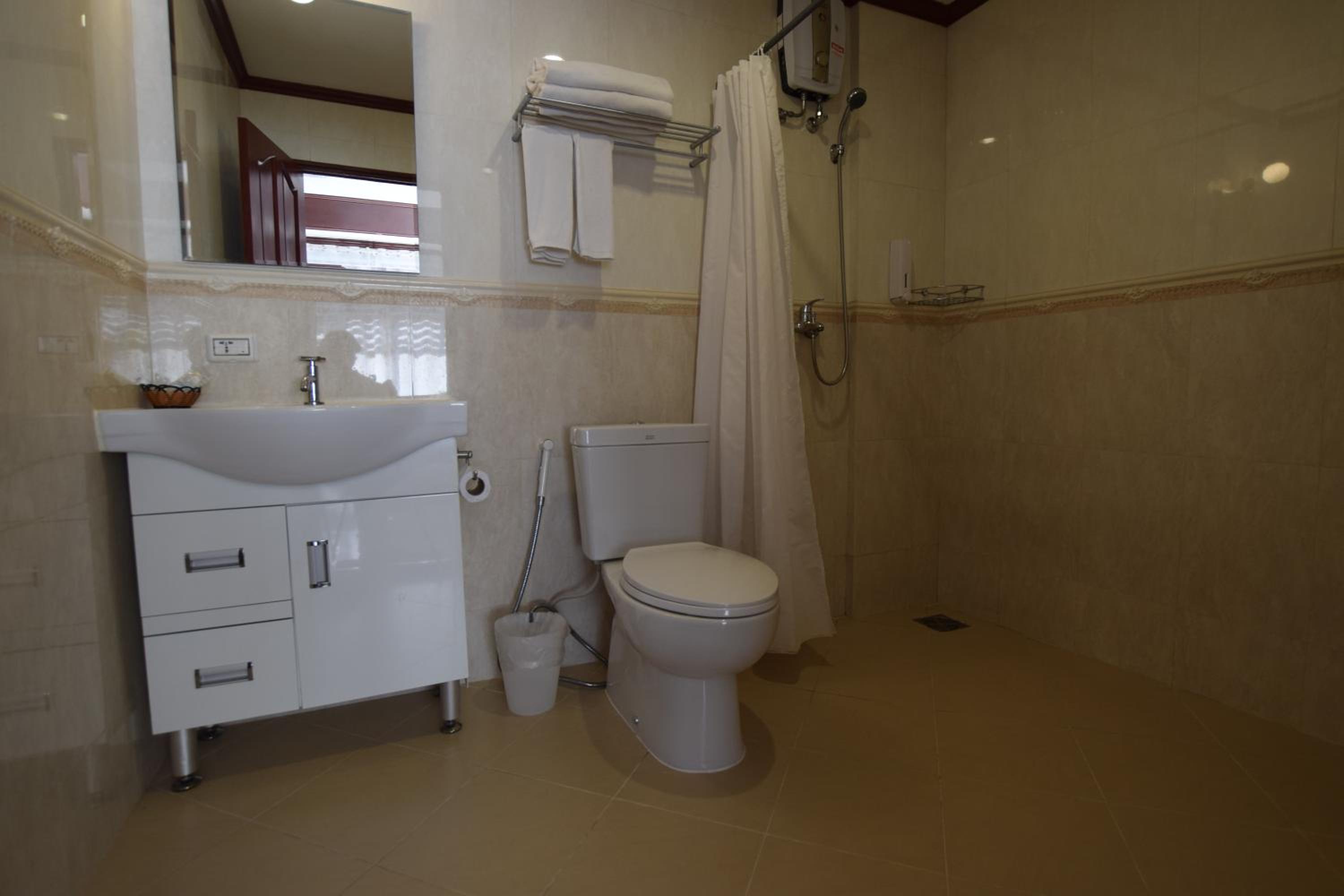 Double Room with Balcony - Photo 3