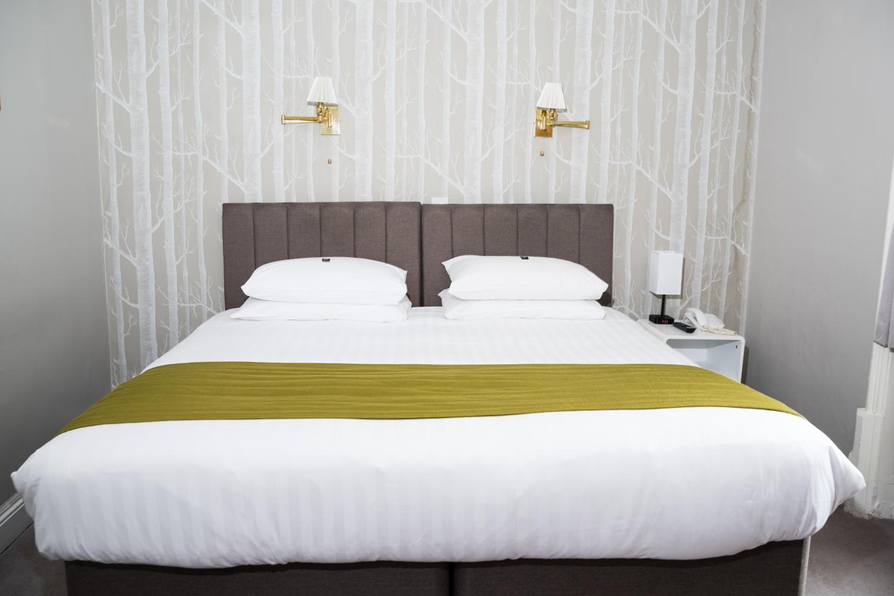 Double Room with Private Bathroom photo 2