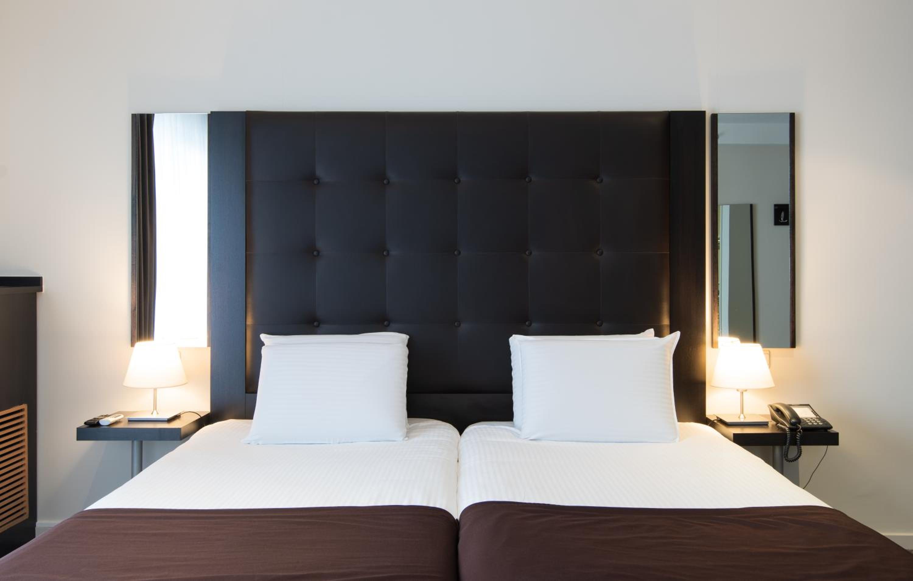 Business Twin Room - Photo 3