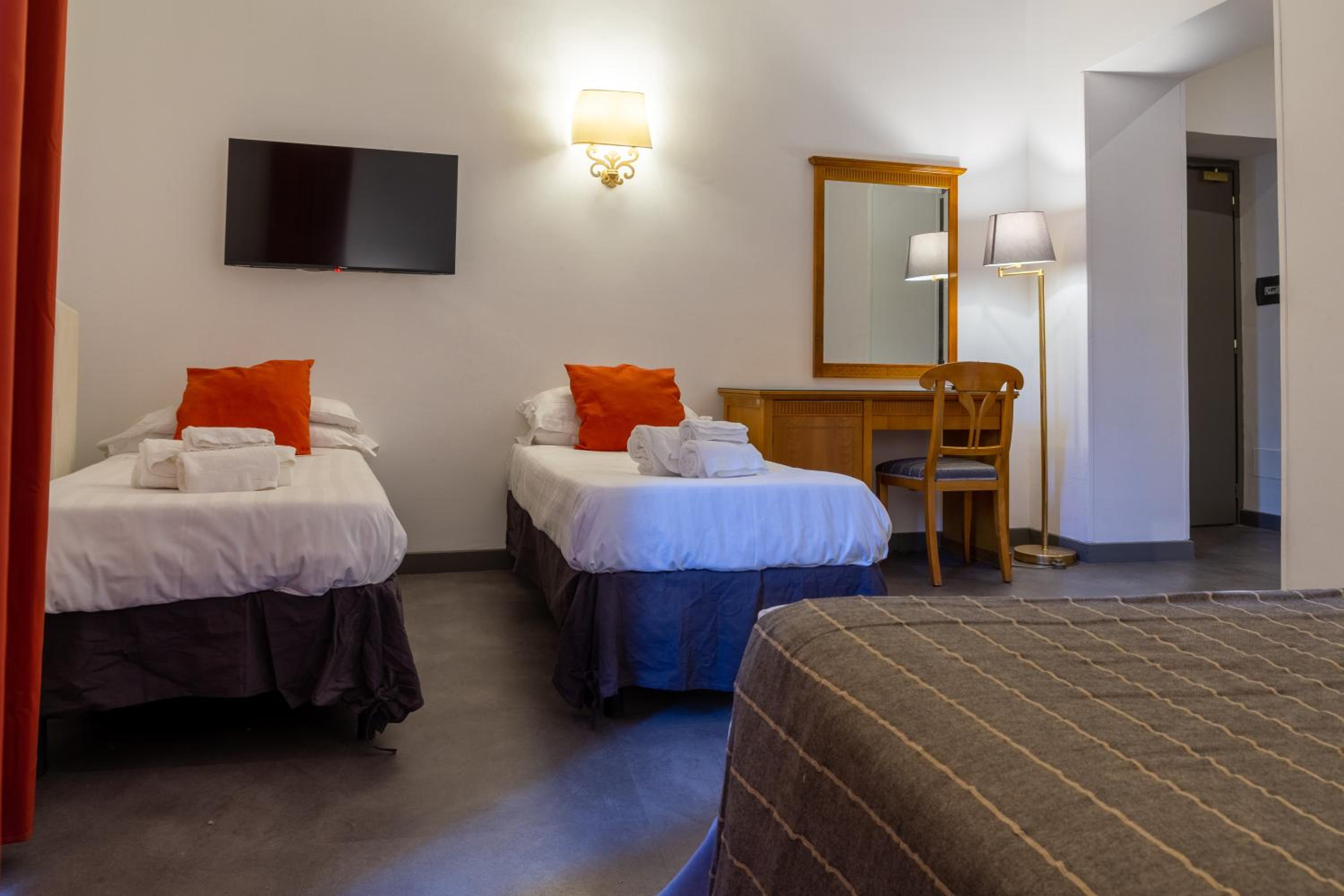 Standard Triple Room photo 3