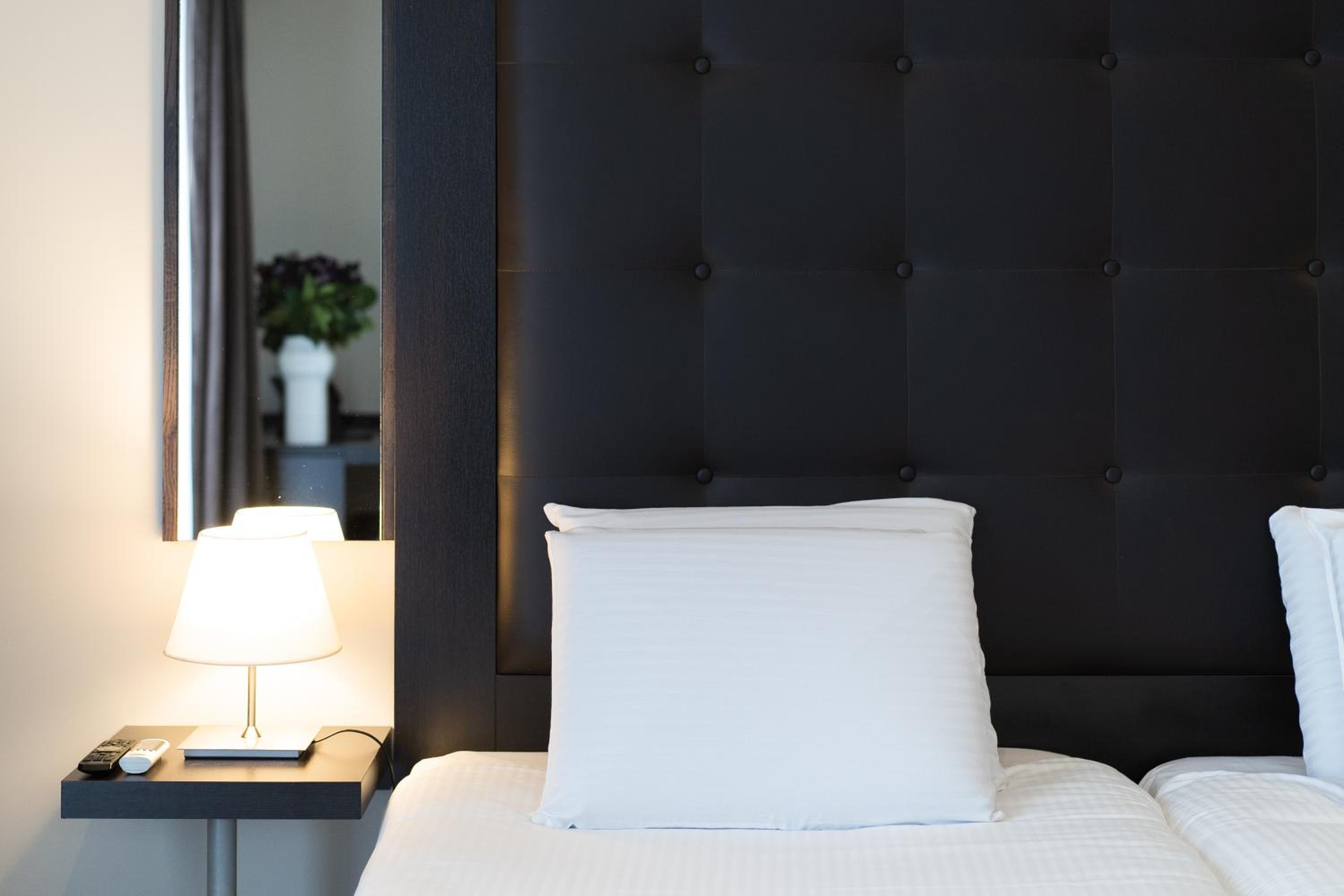 Standard Twin Room - Photo 3