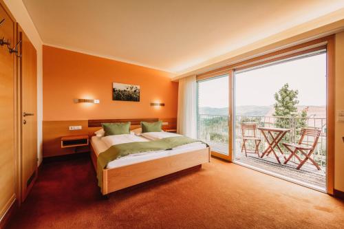 Double Room with Balcony (2 Adults + 1 Child) photo 3