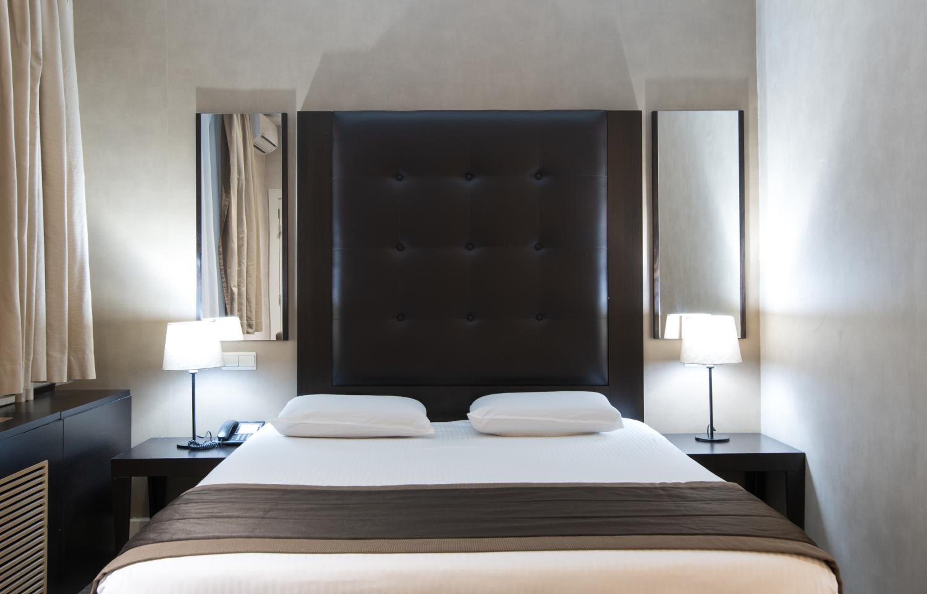 Standard Double Room - Photo 9