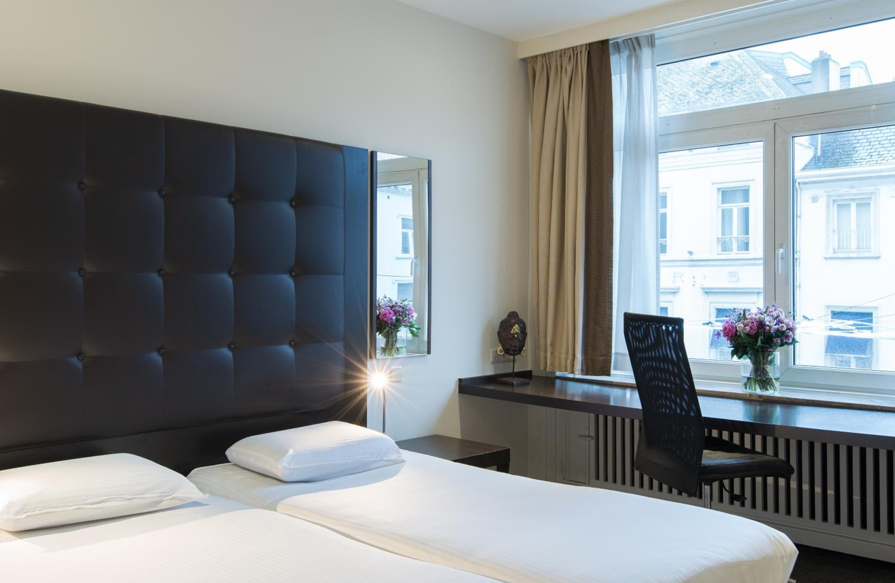 Business Twin Room - Photo 1