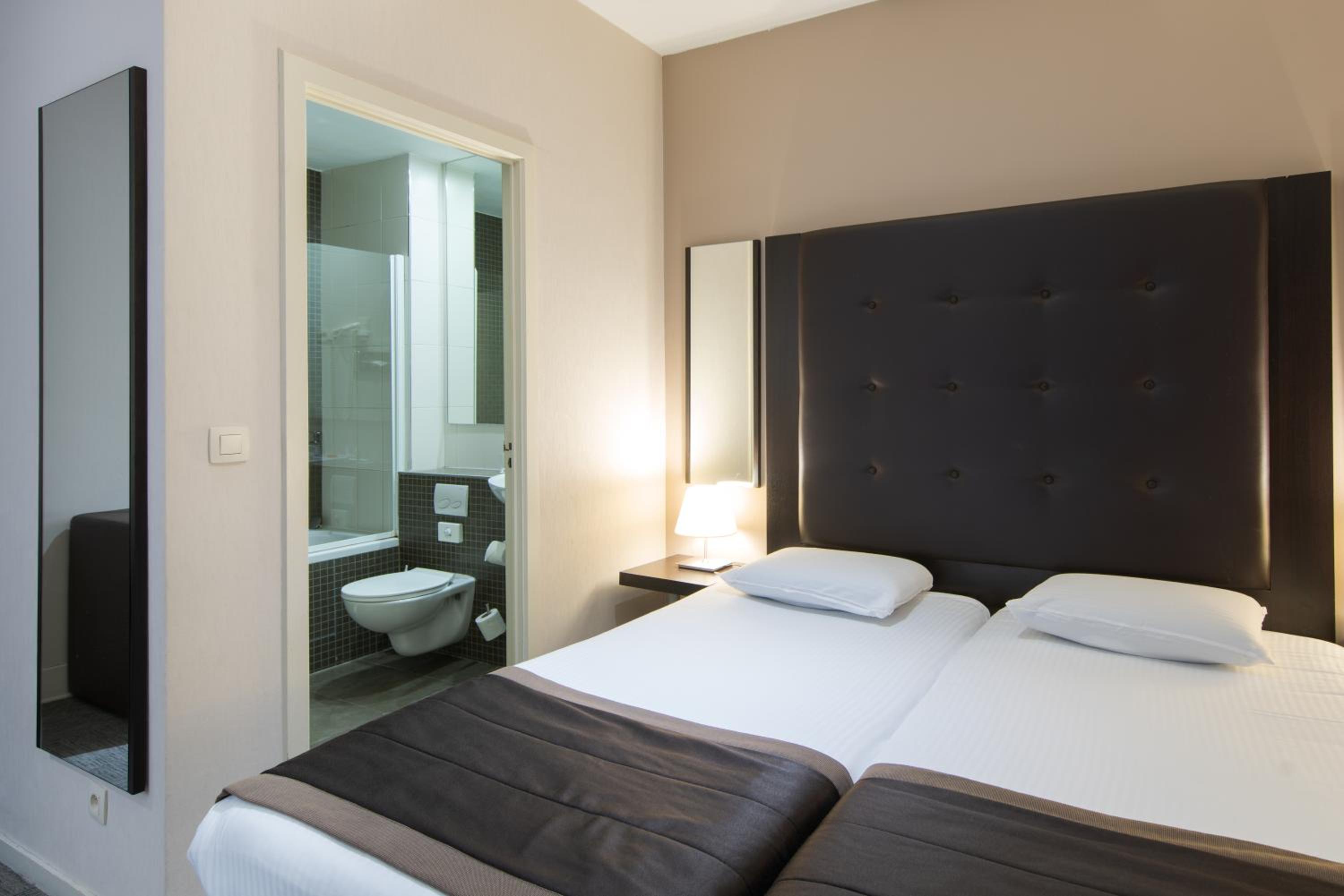 Standard Twin Room - Photo 1