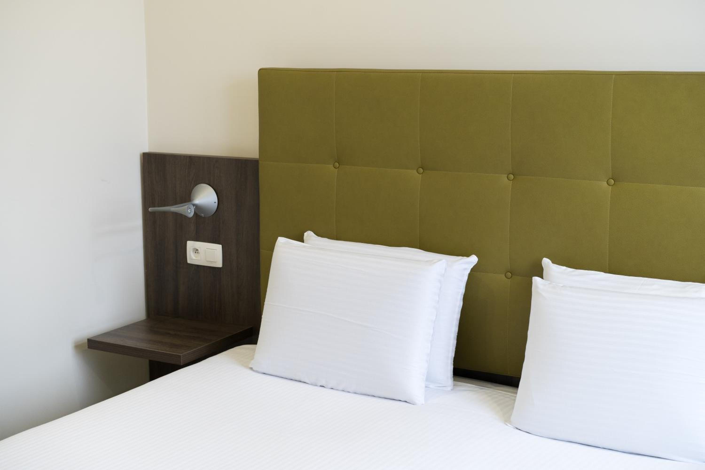 Standard Double Room - Photo 11