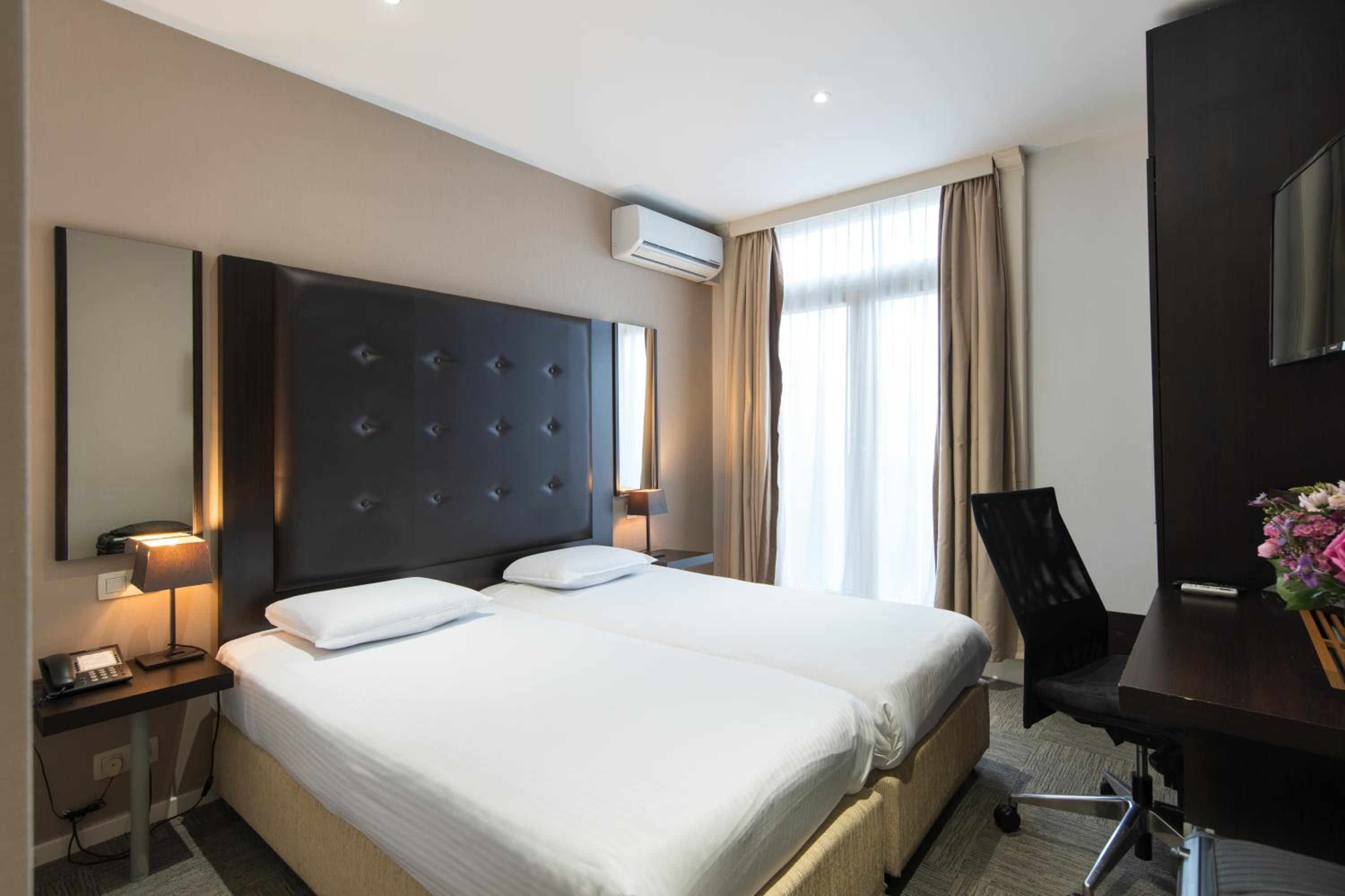 Standard Twin Room - Photo 7