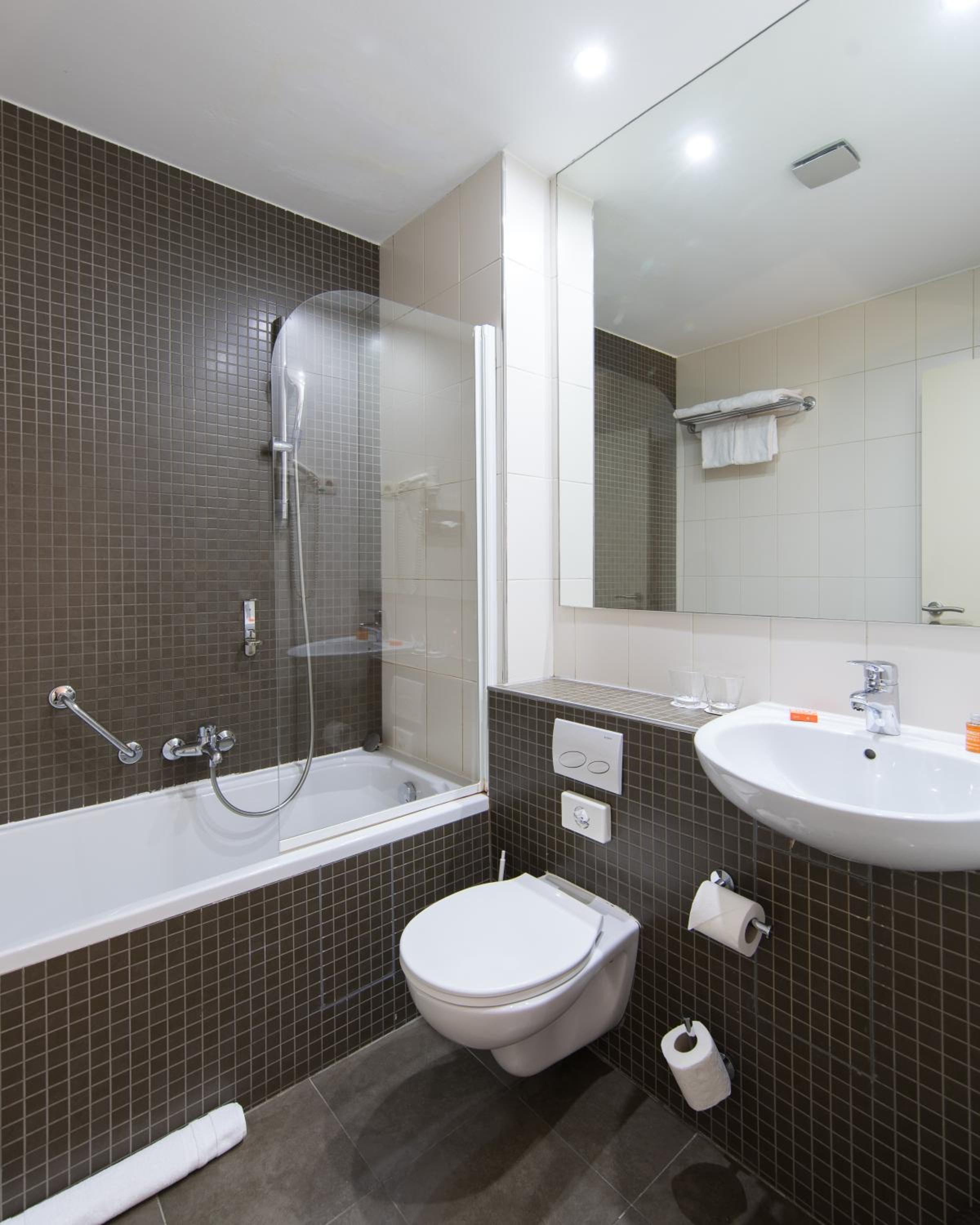 Business Double Room - Photo 8