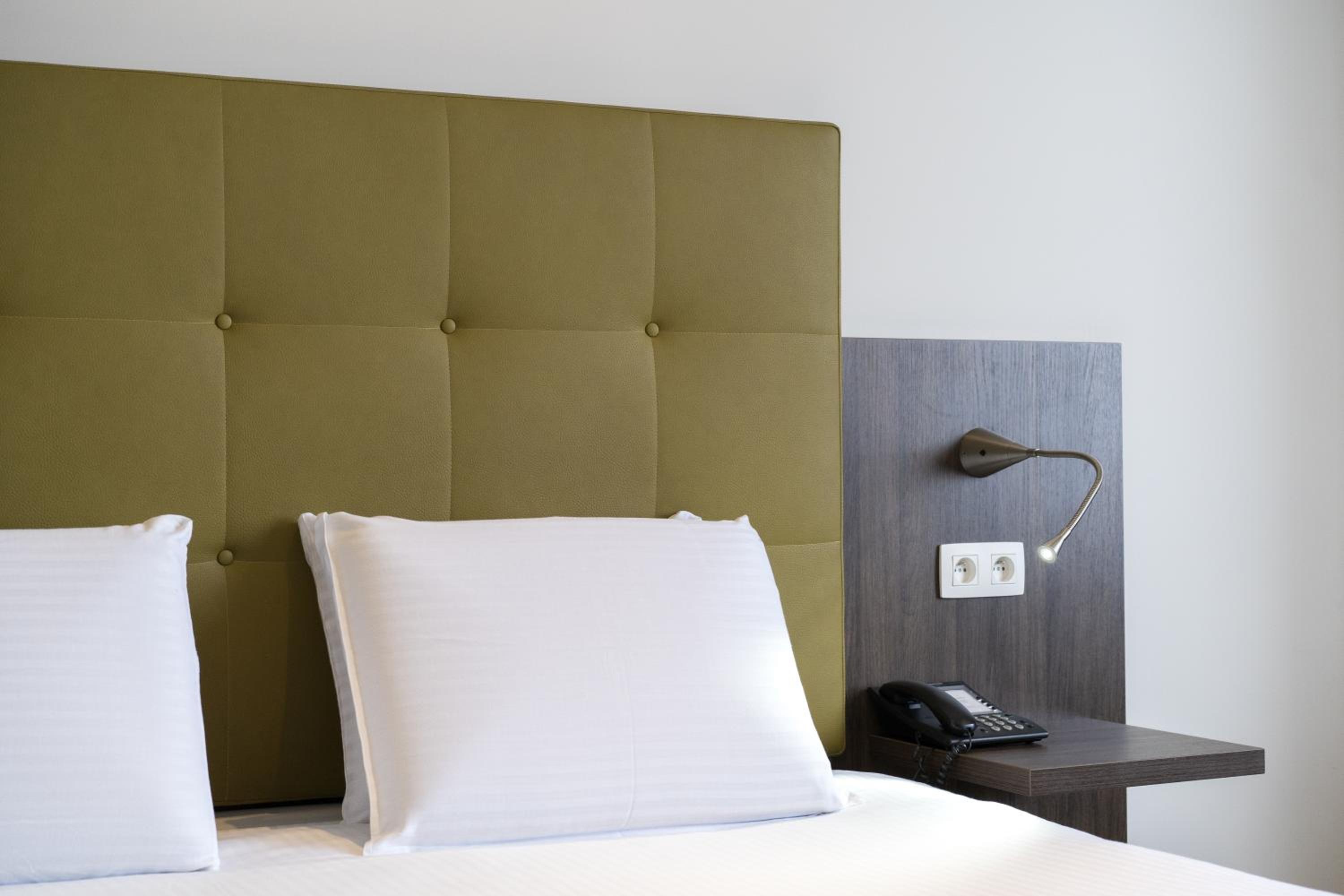 Standard Double Room - Photo 7