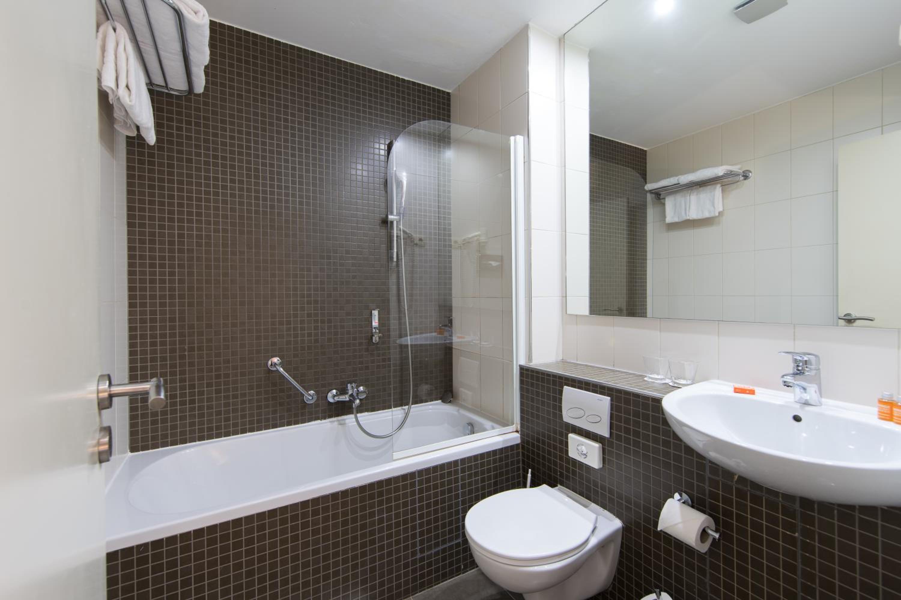 Business Double Room - Photo 3