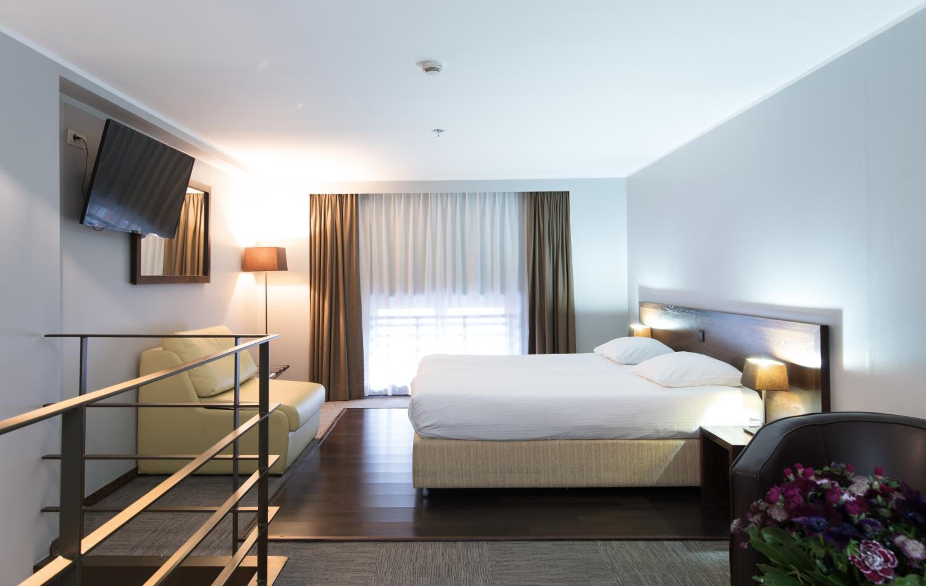 Business Twin Room - Photo 12