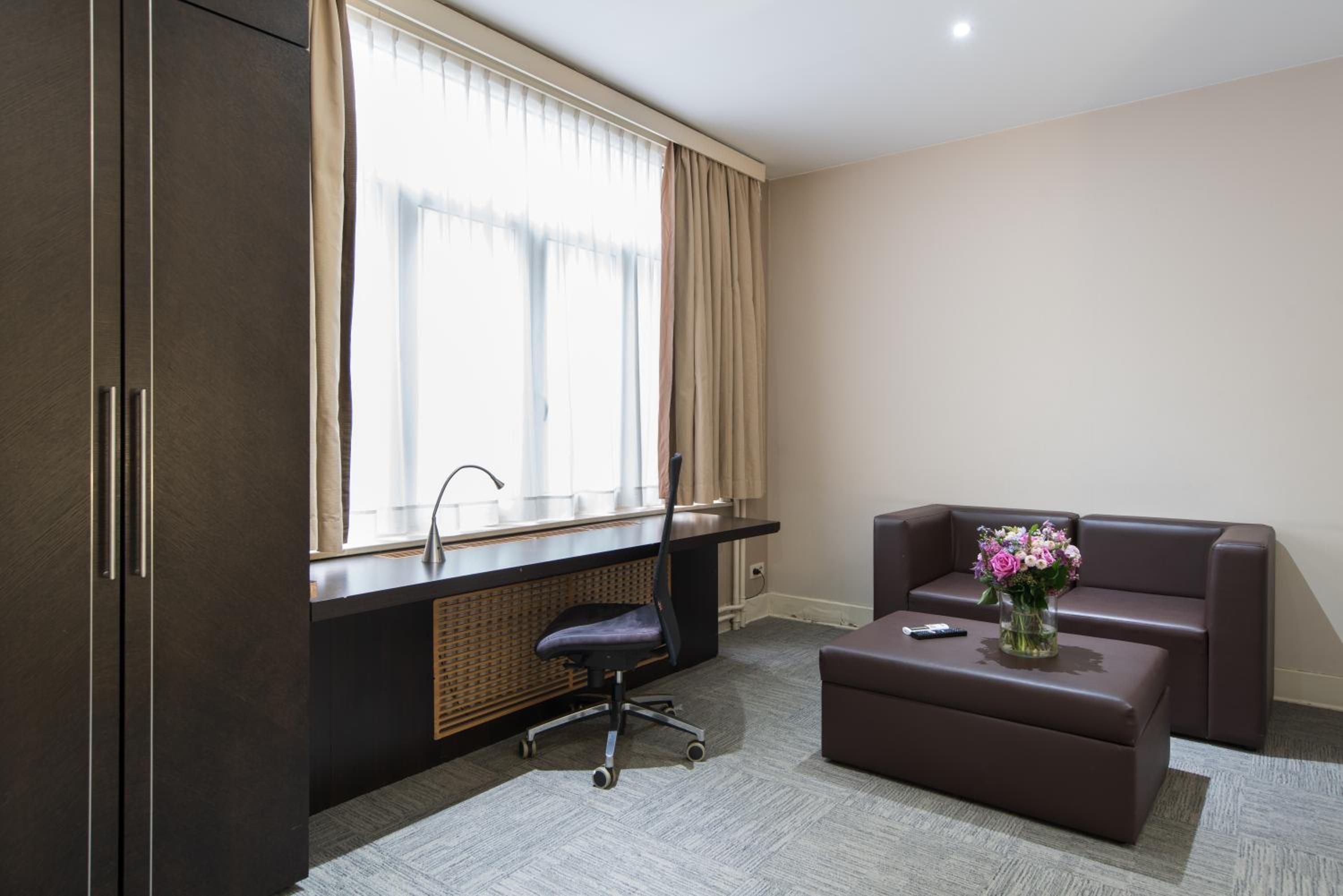 Business Twin Room - Photo 2