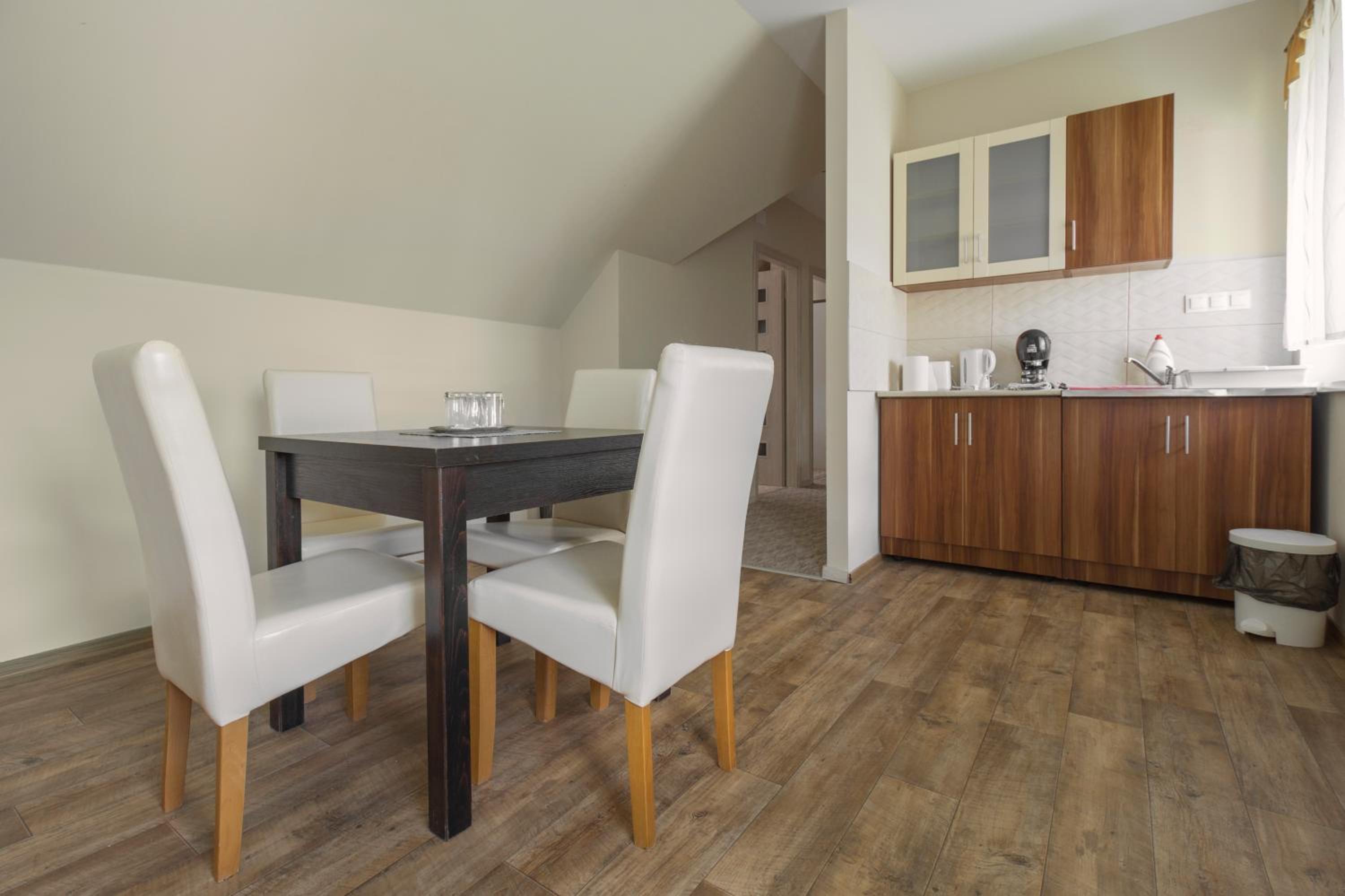 Deluxe Family Room - Photo 2