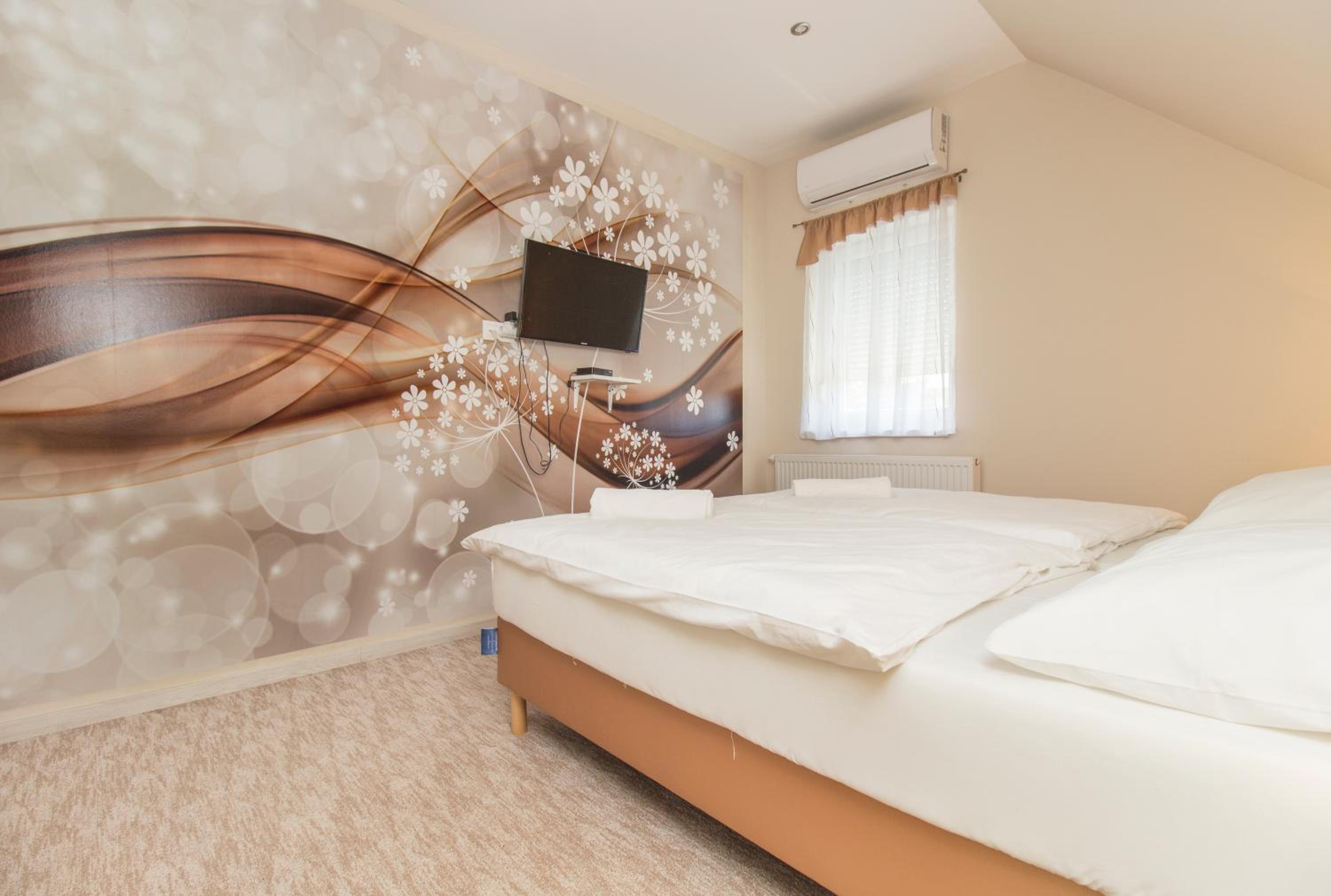 Deluxe Family Room - Photo 4
