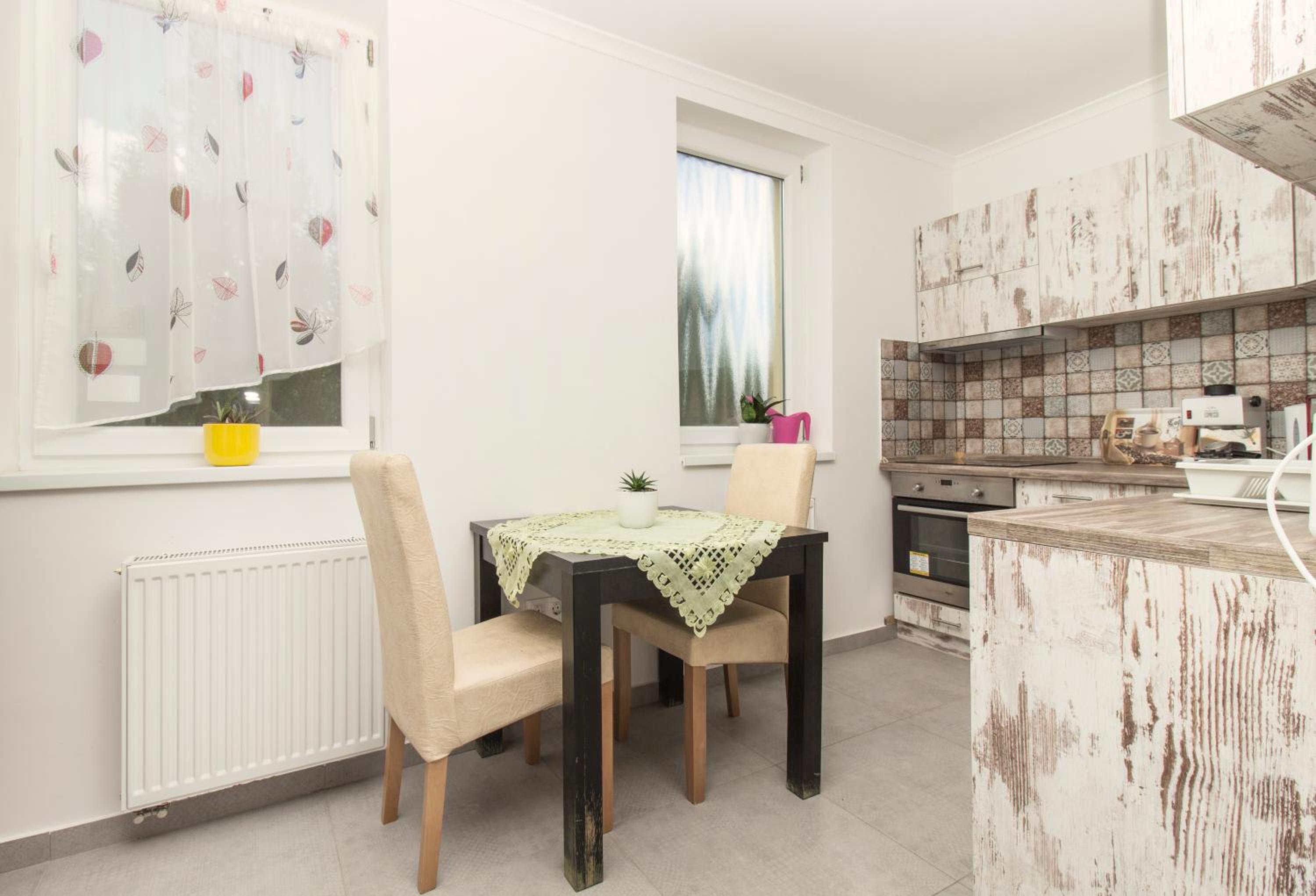 One-Bedroom Apartment - Photo 2