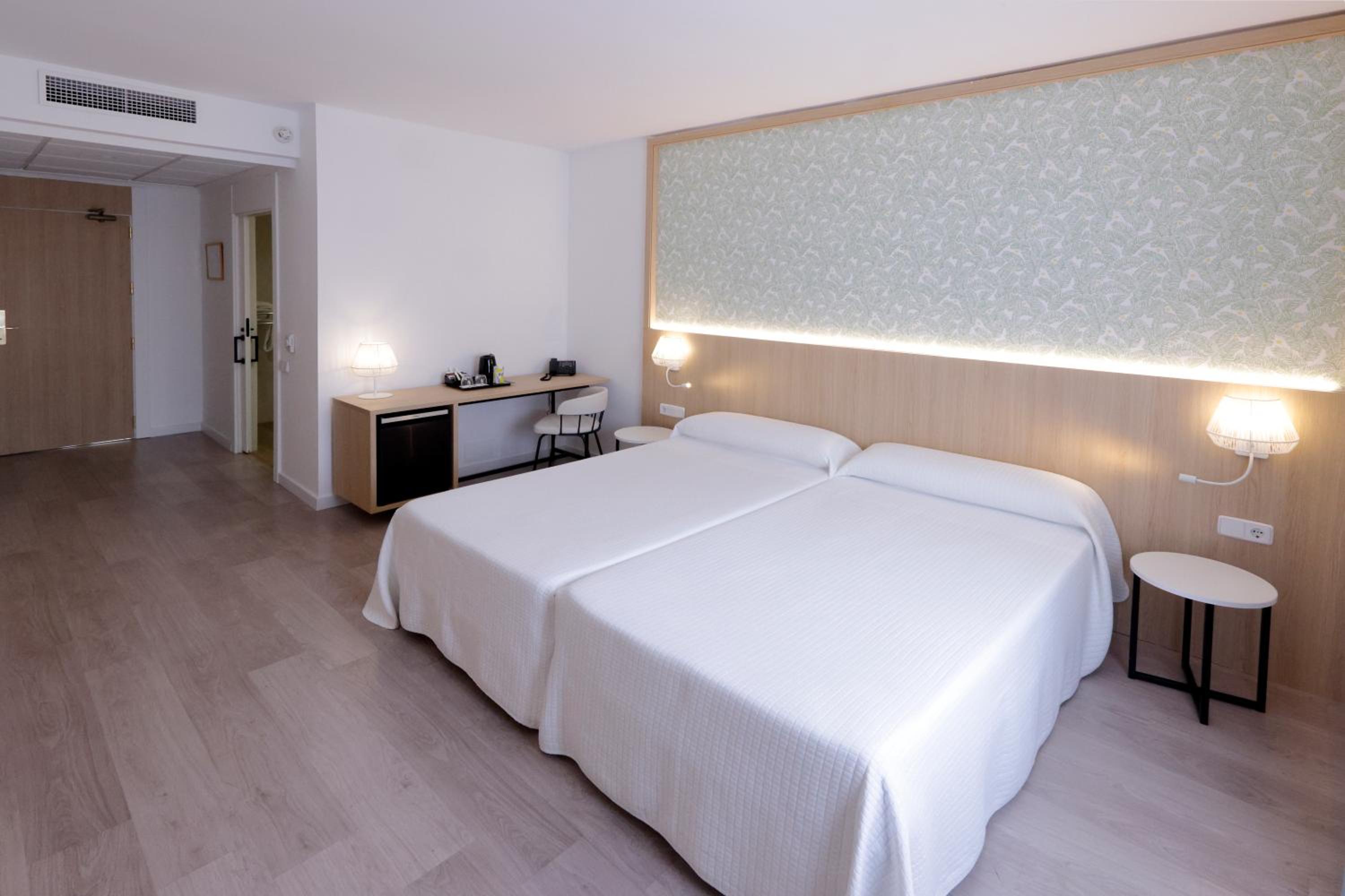 Twin Room - Photo 1