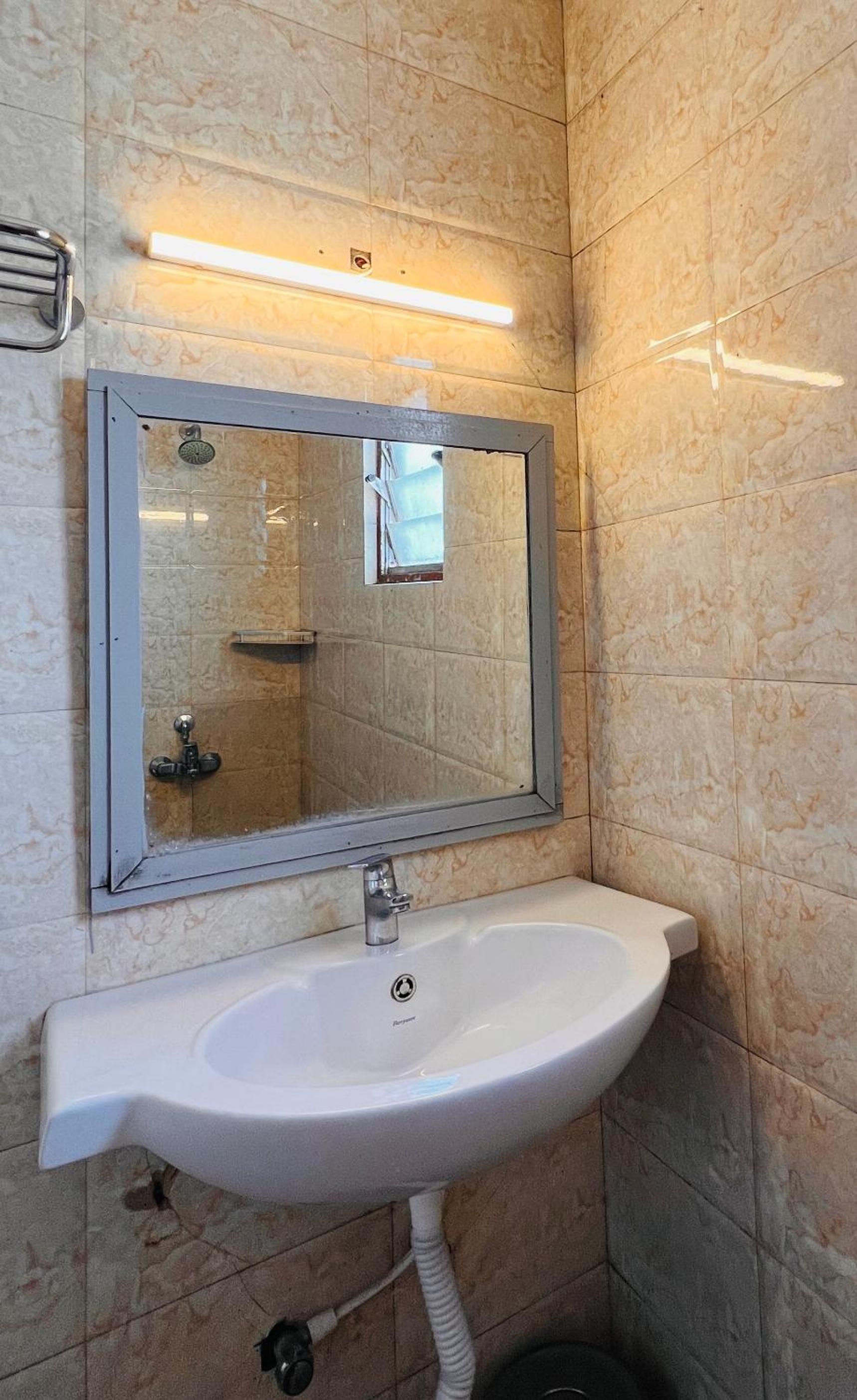 Deluxe Double Room - Photo 19