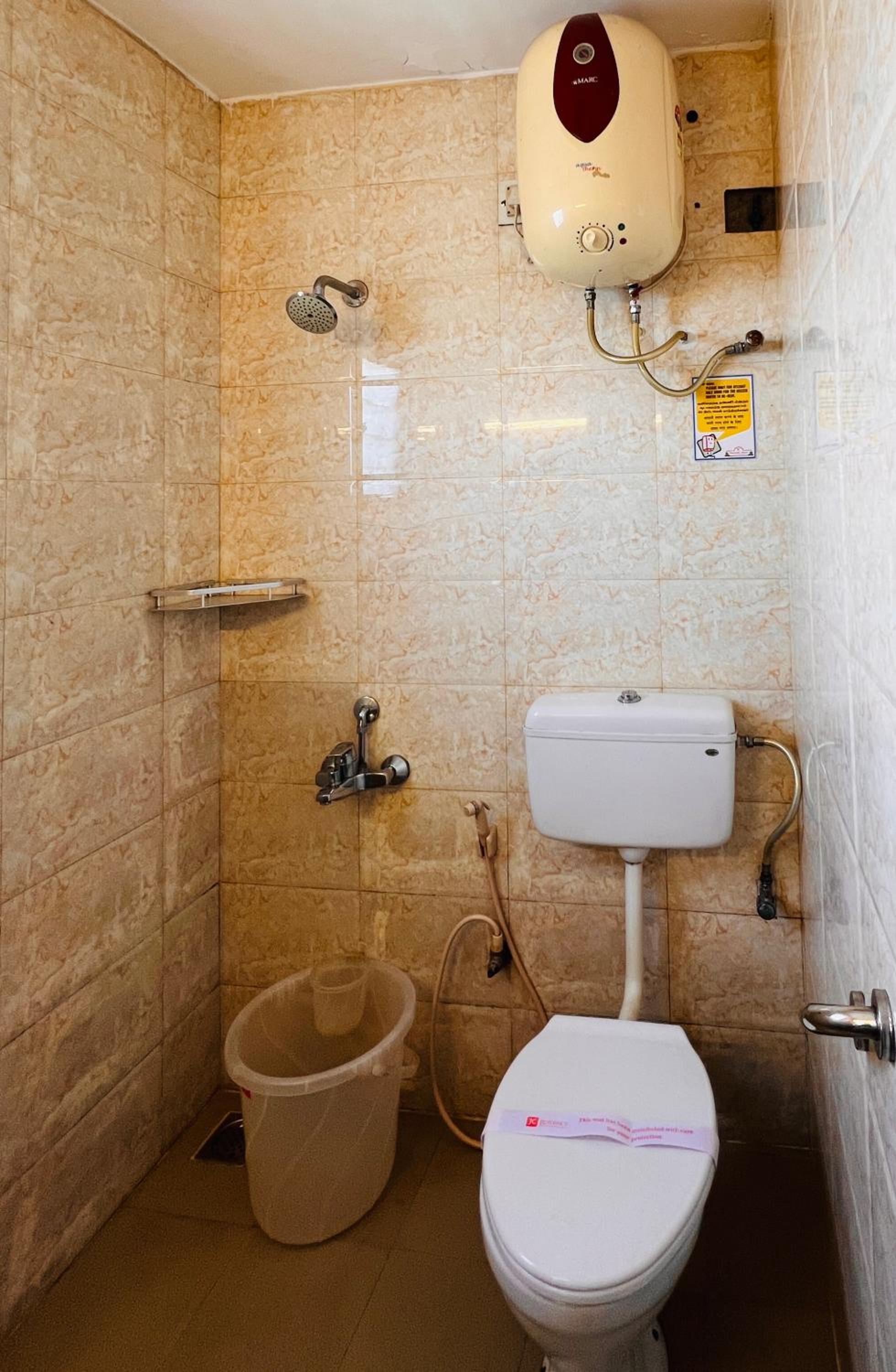 Deluxe Double Room - Photo 9