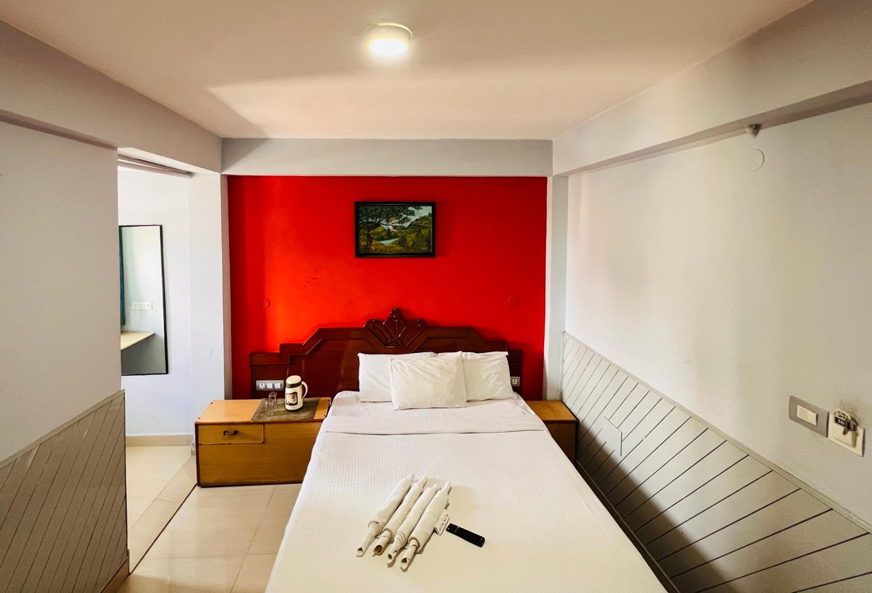 Deluxe Double Room - Photo 23