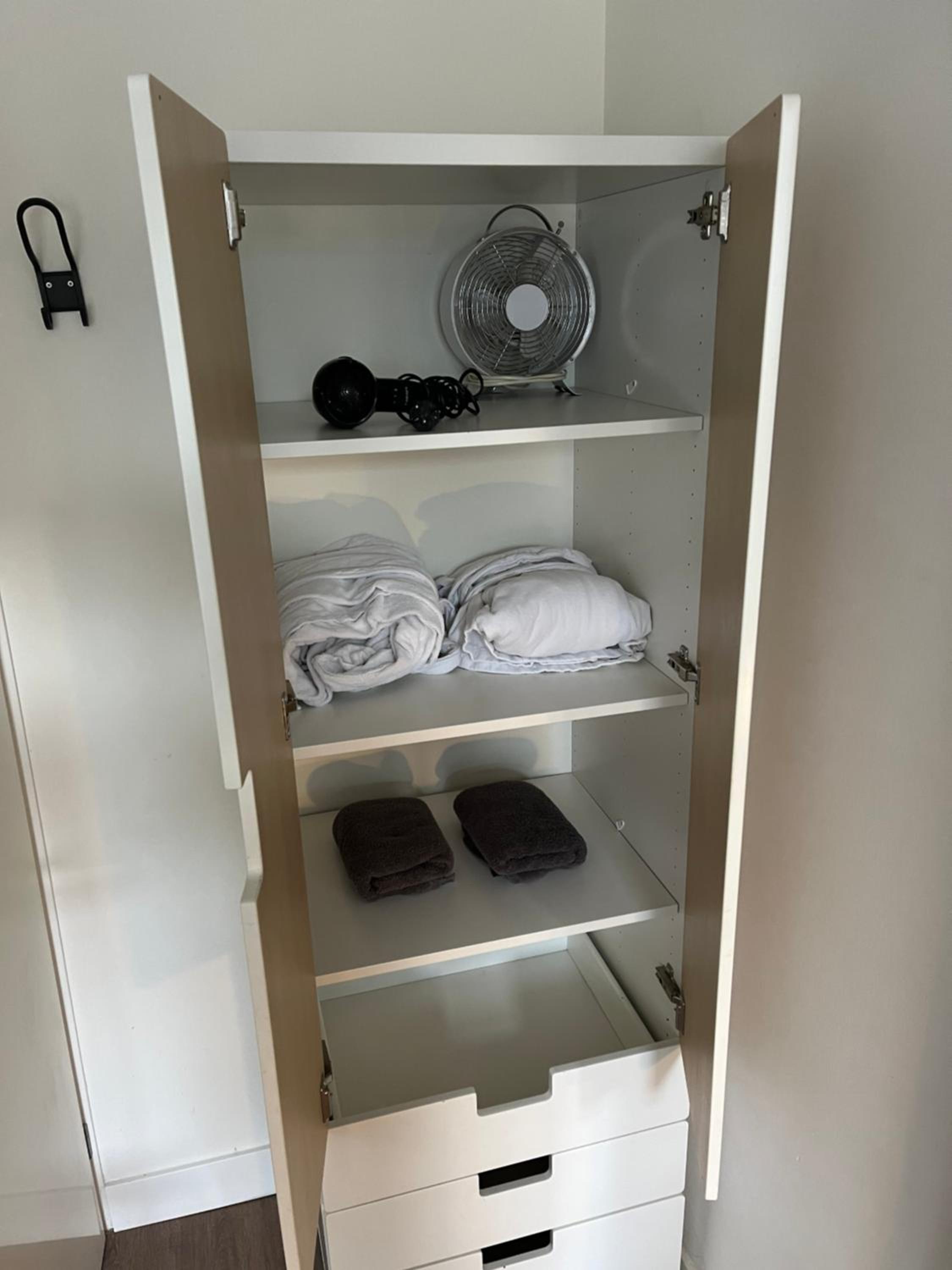 Double Room with Balcony thumbnail 6