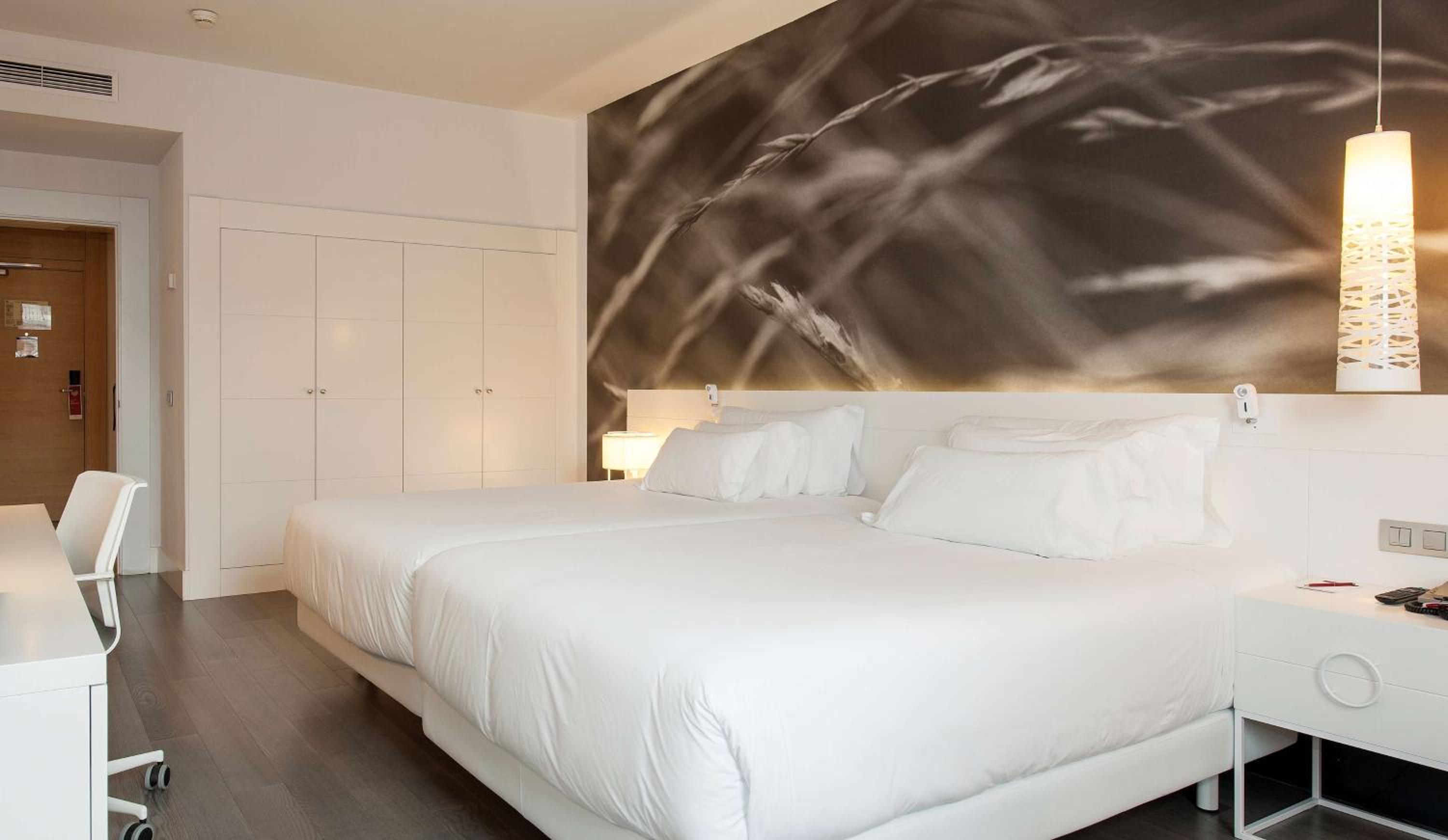 Premium Double or Twin Room - Photo 2