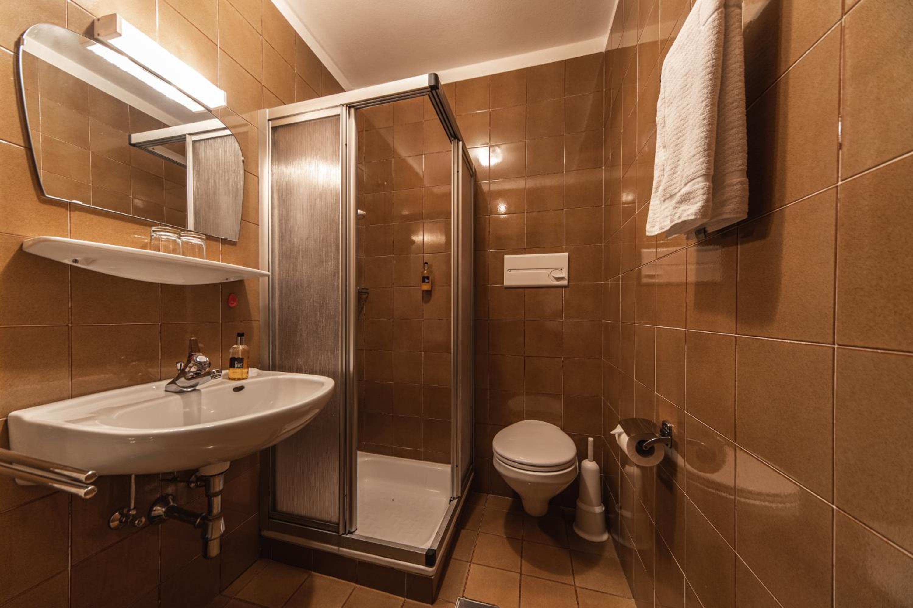 Double Room with Balcony - Photo 3