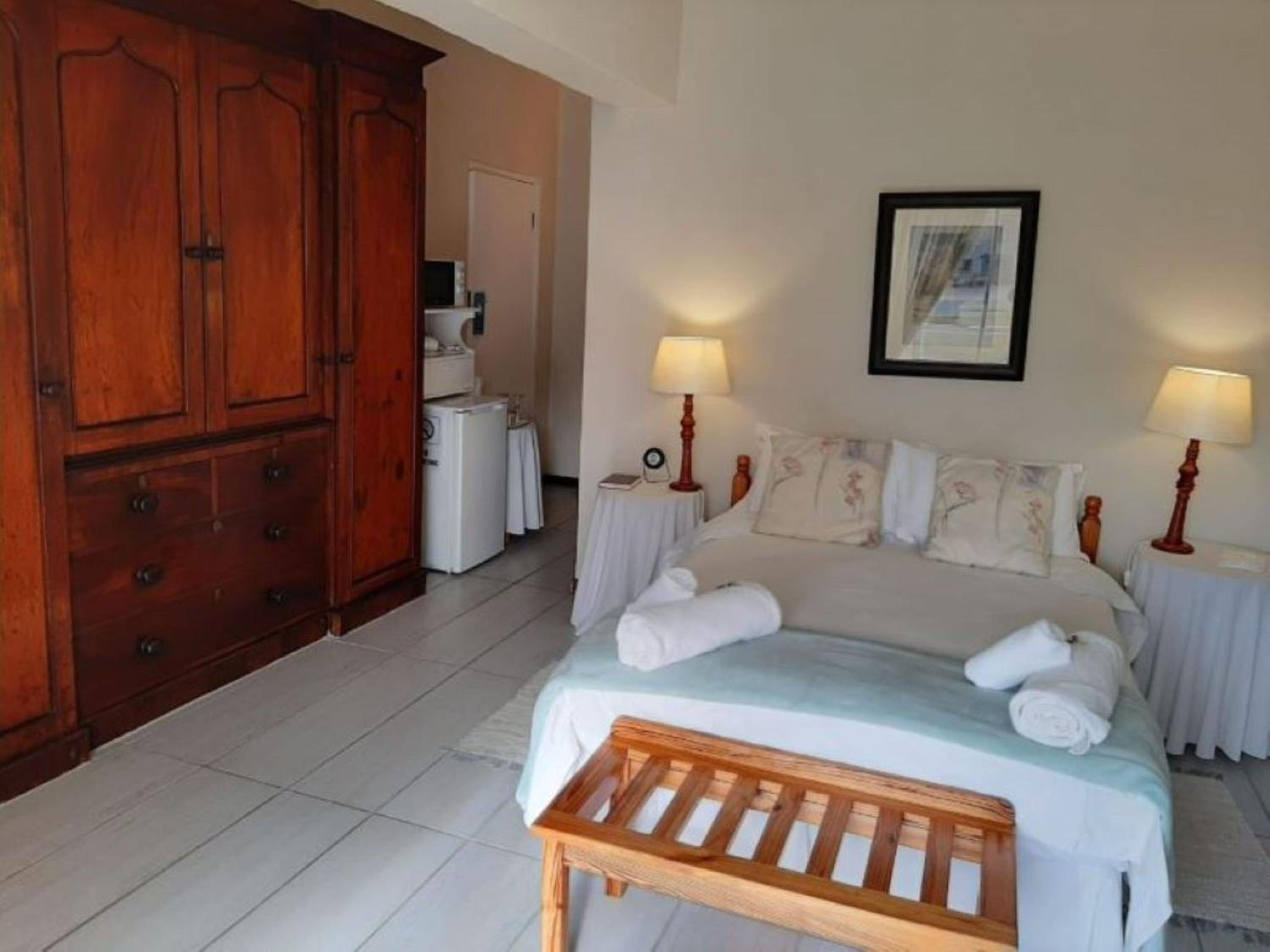 Deluxe Double Room (2 Adults + 1 Child)