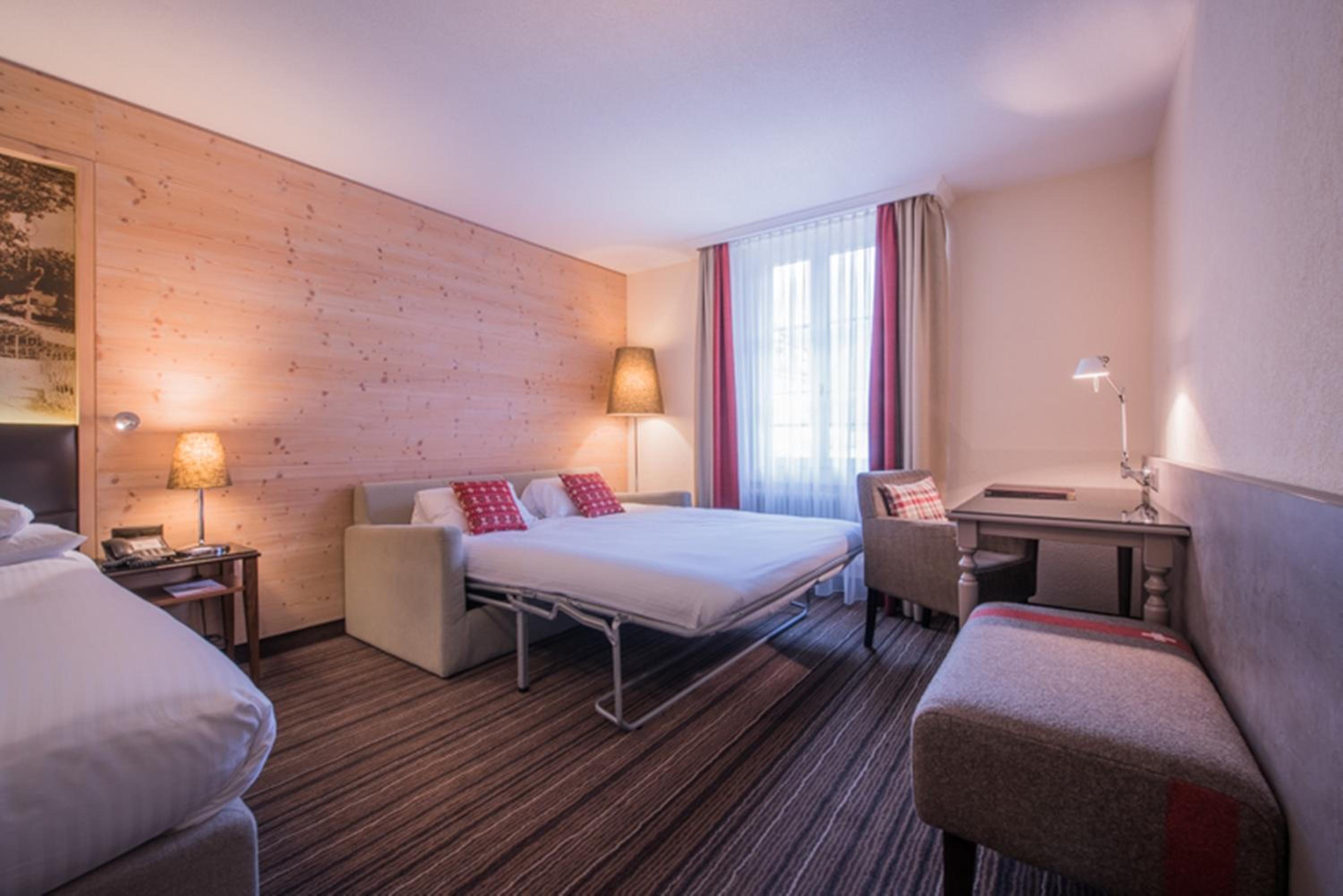 Large Room - Photo 2