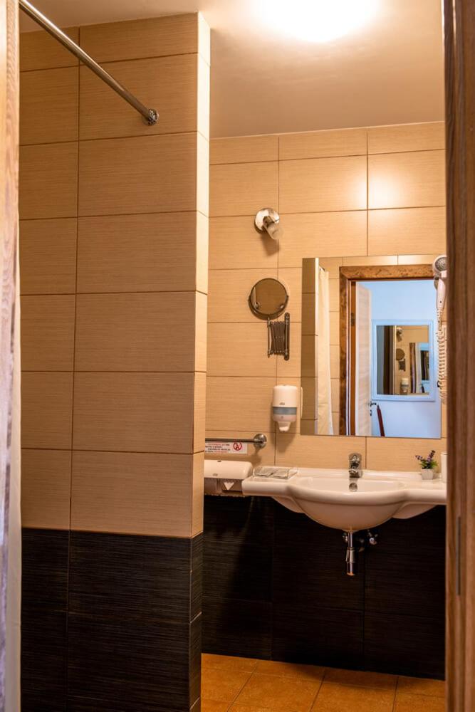 Basic Triple Room - Photo 5