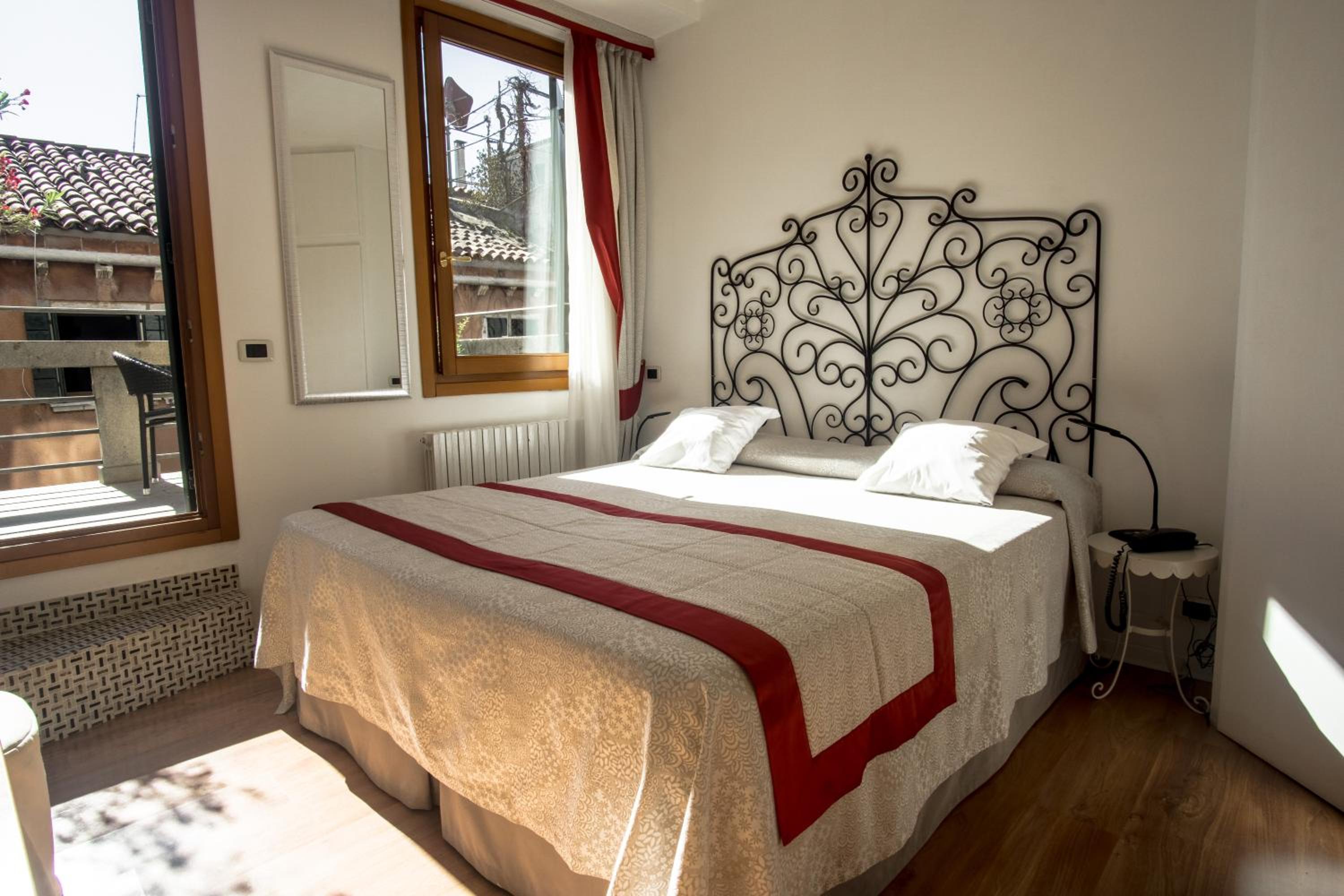 Double Room with Balcony photo 2