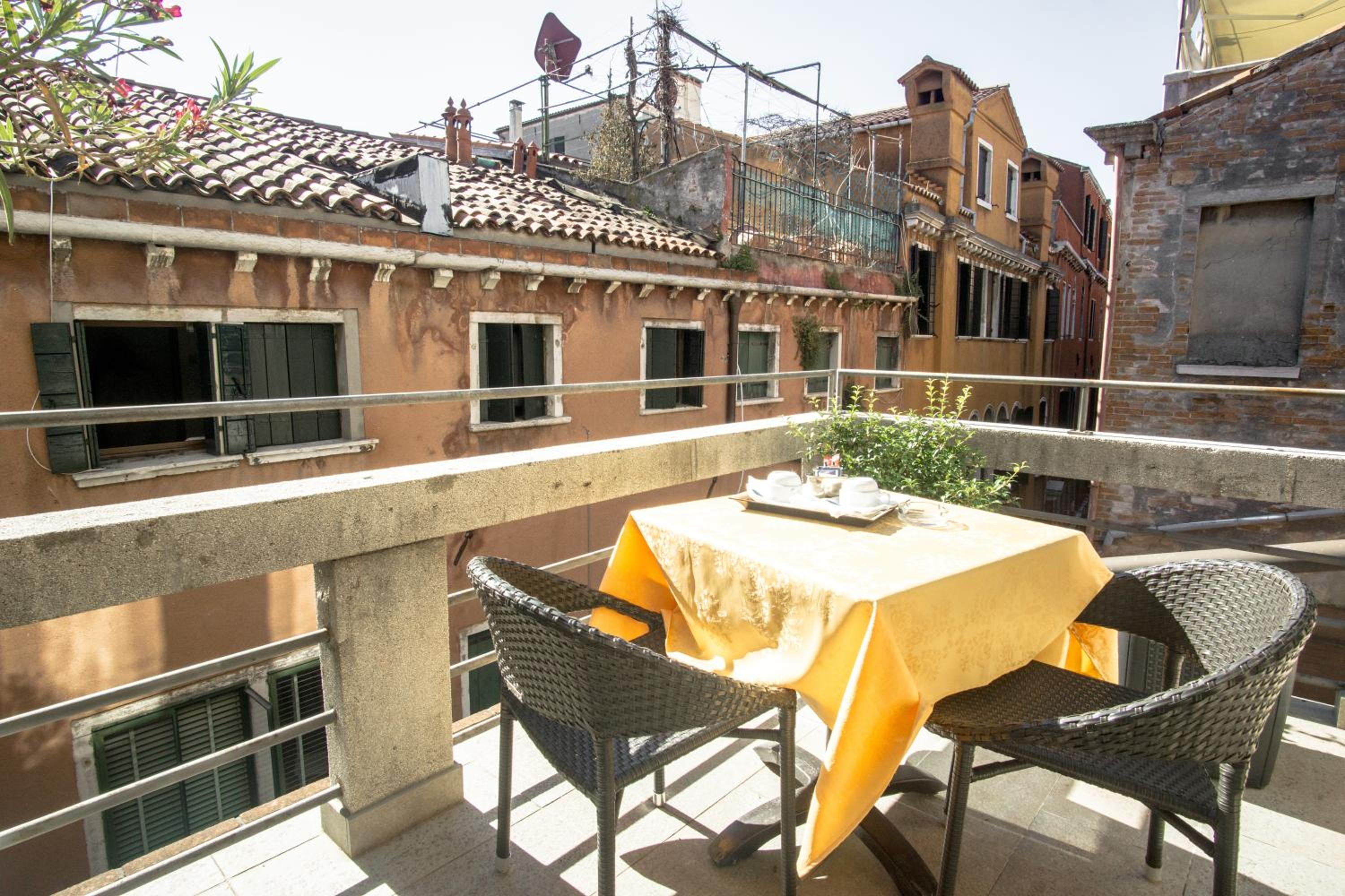 Double Room with Balcony photo 2