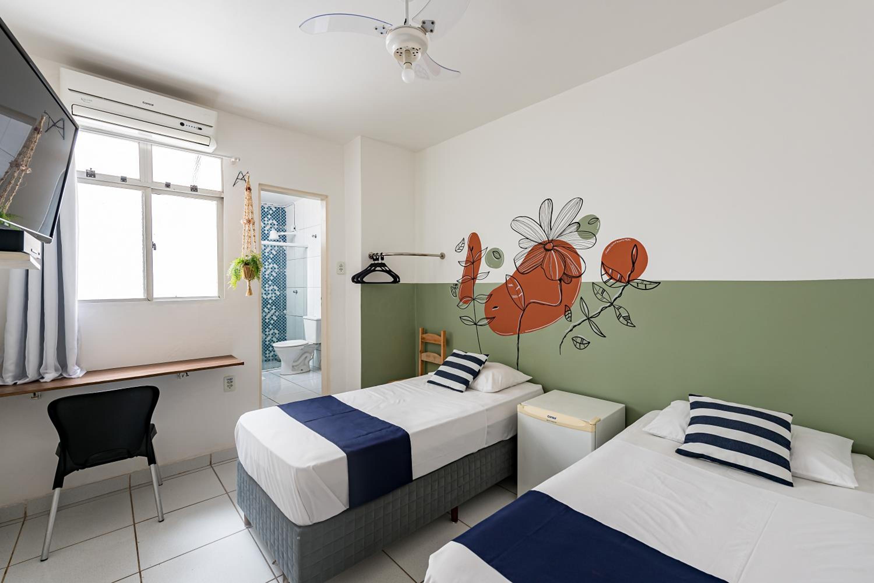 Standard Twin Room - Photo 3
