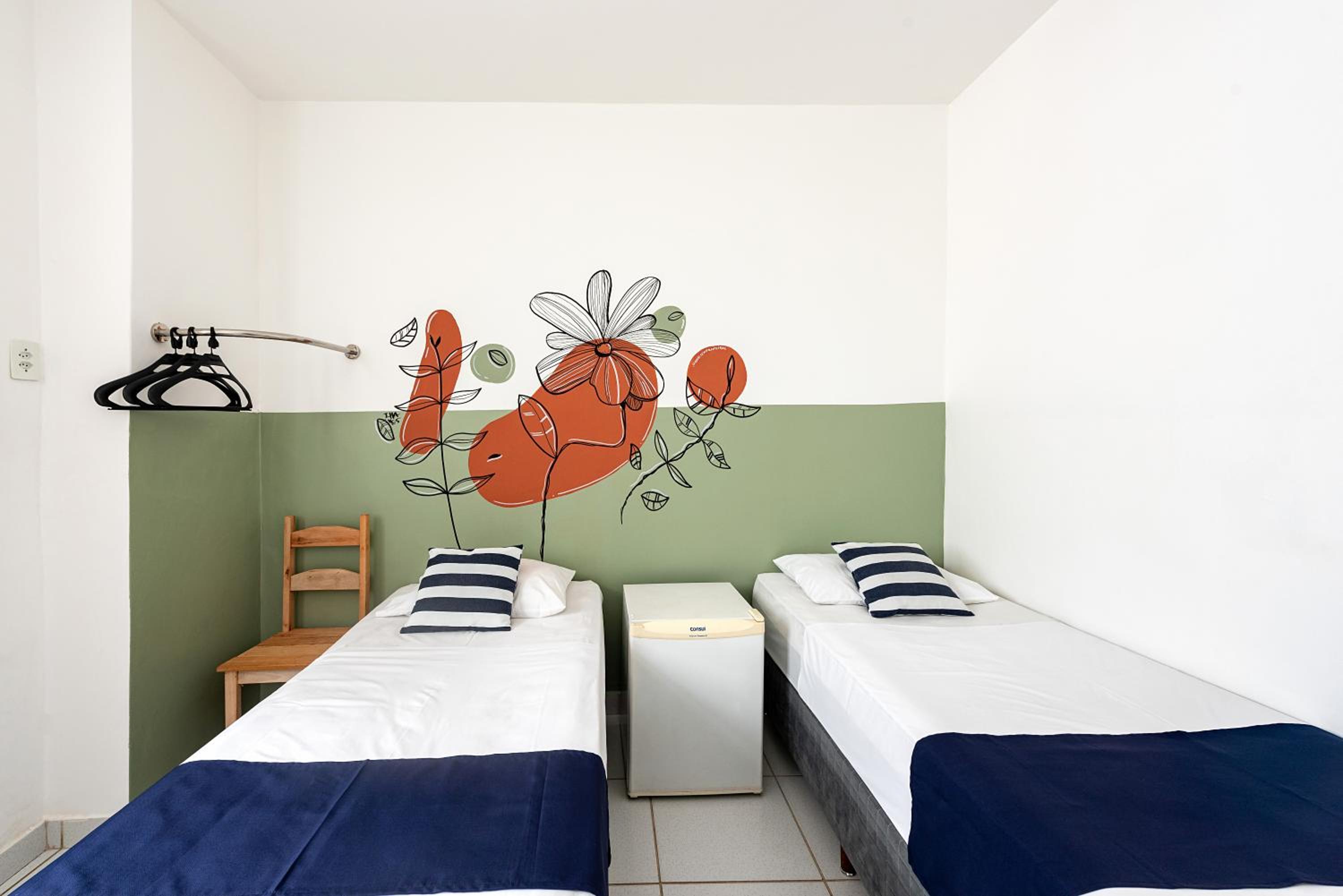 Standard Twin Room - Photo 1
