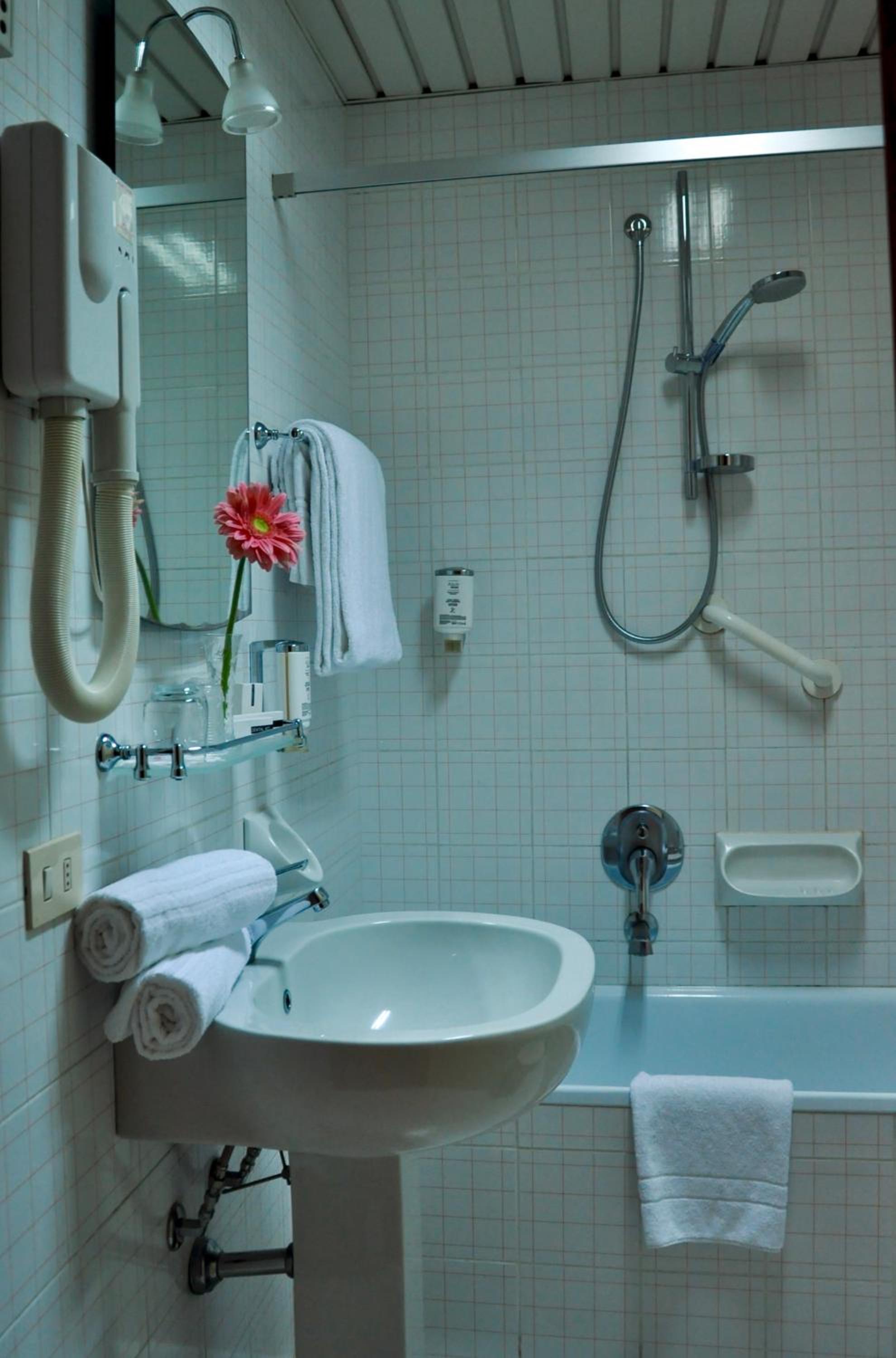 Double or Twin Room - Photo 2