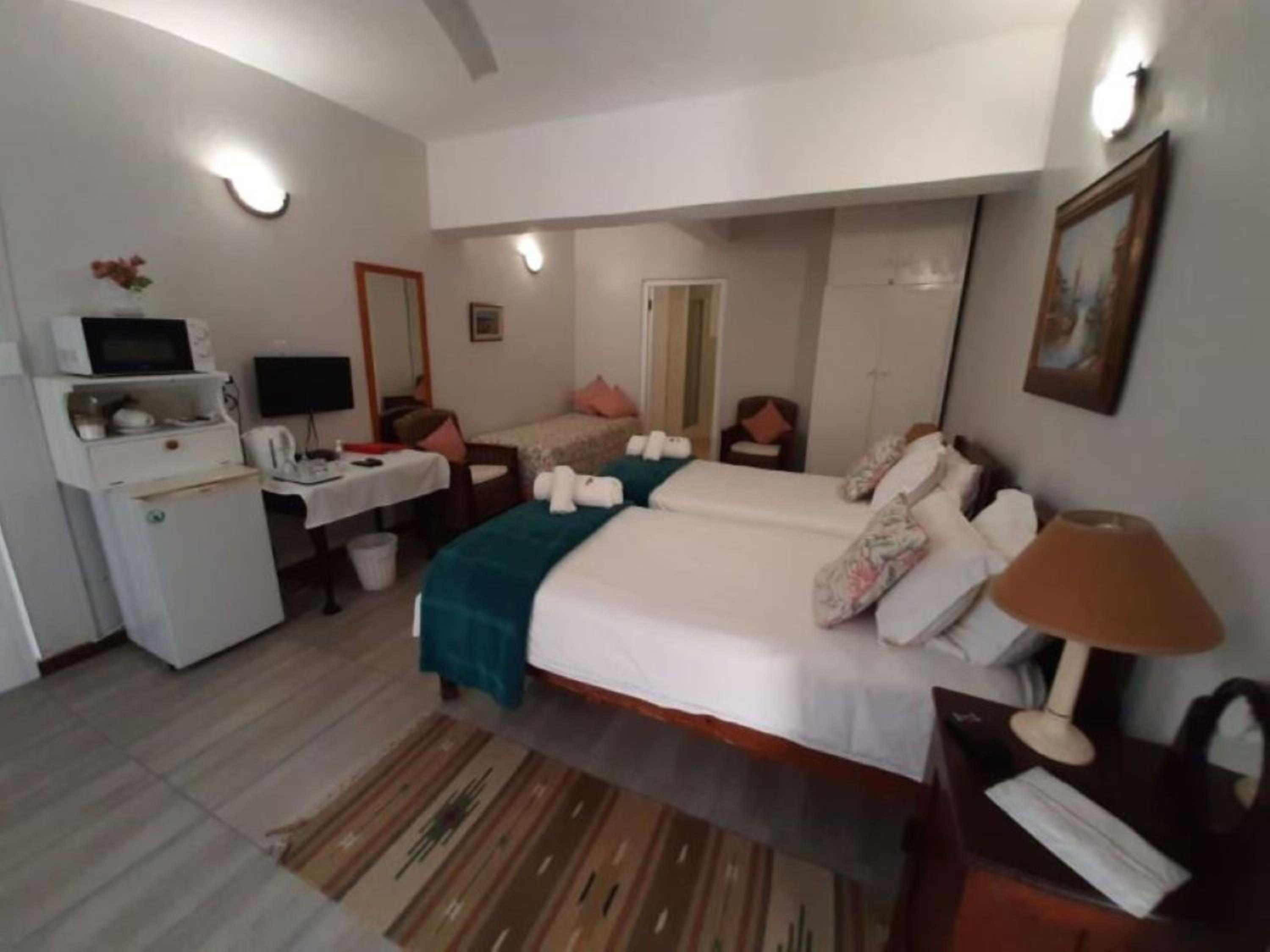 Classic Triple Room photo 2