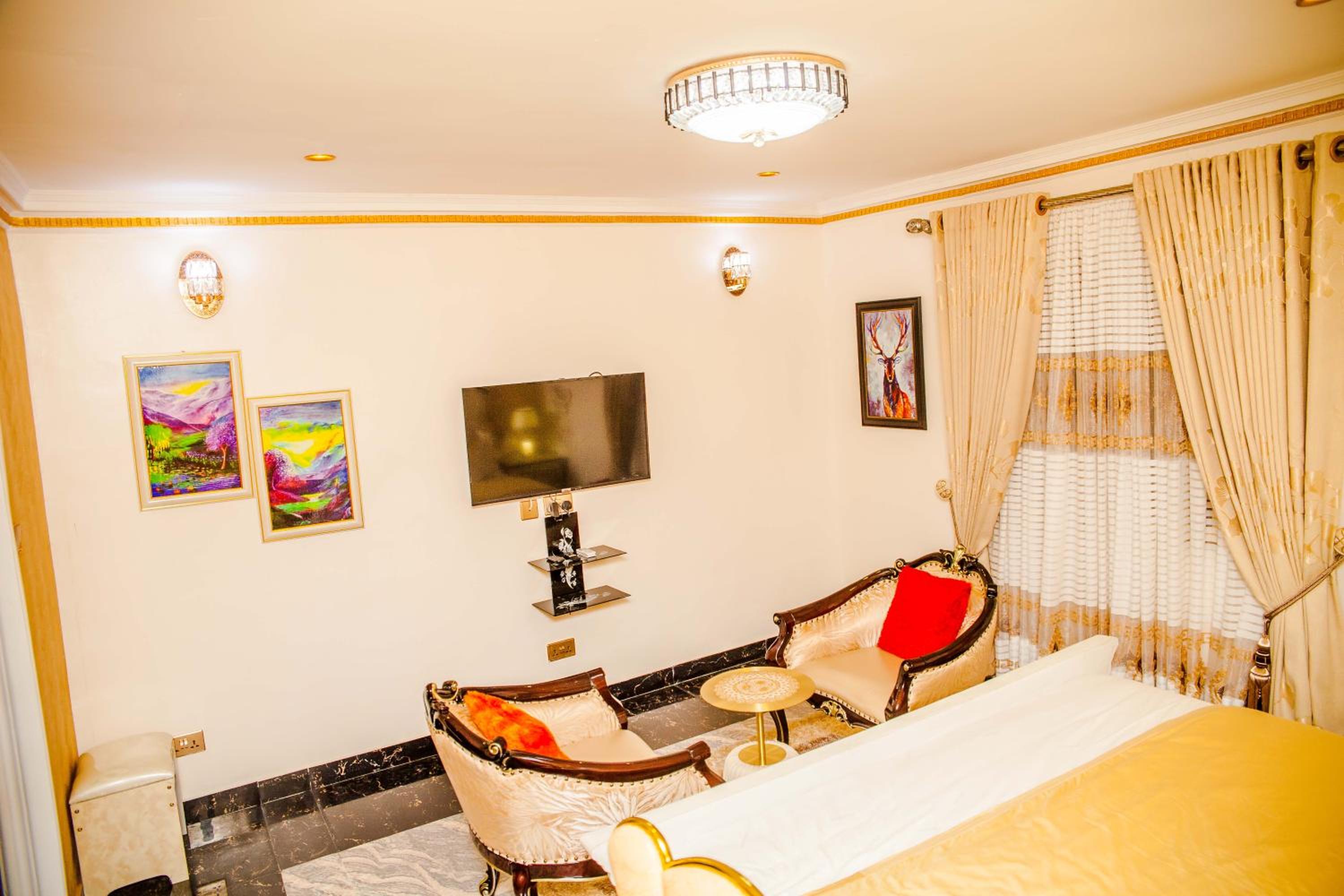 Superior King Suite - Photo 1