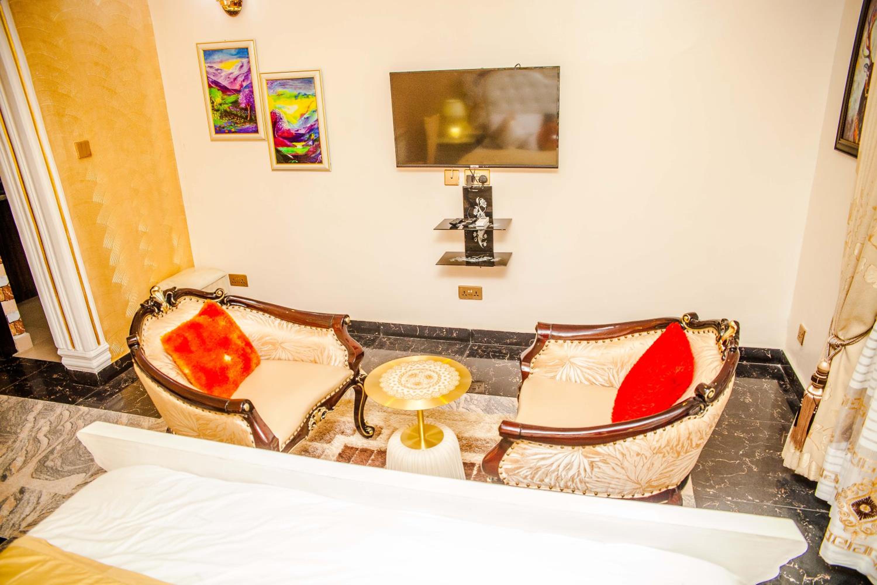 Superior King Suite - Photo 5