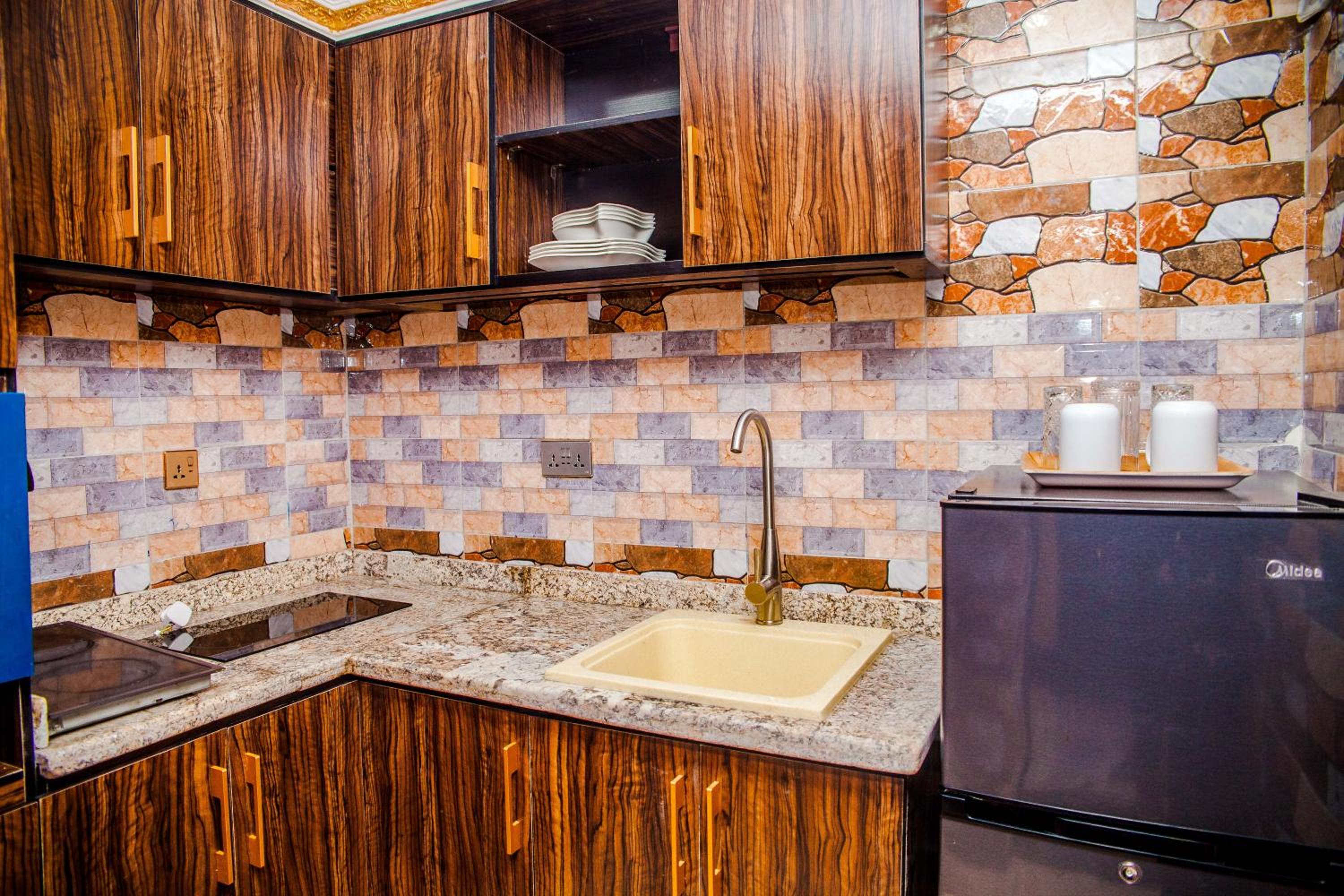 Superior King Suite - Photo 8