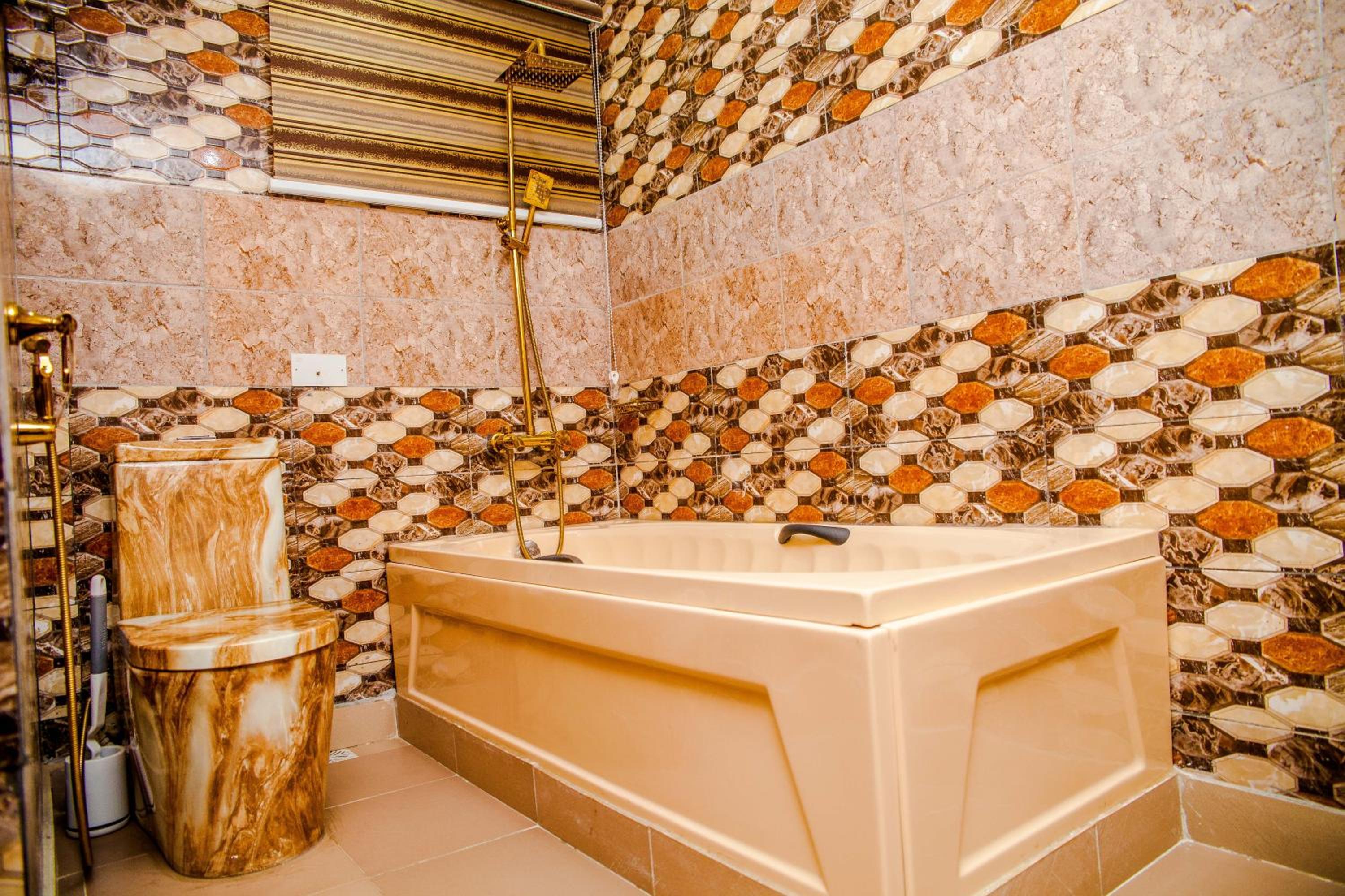 Superior King Suite - Photo 4