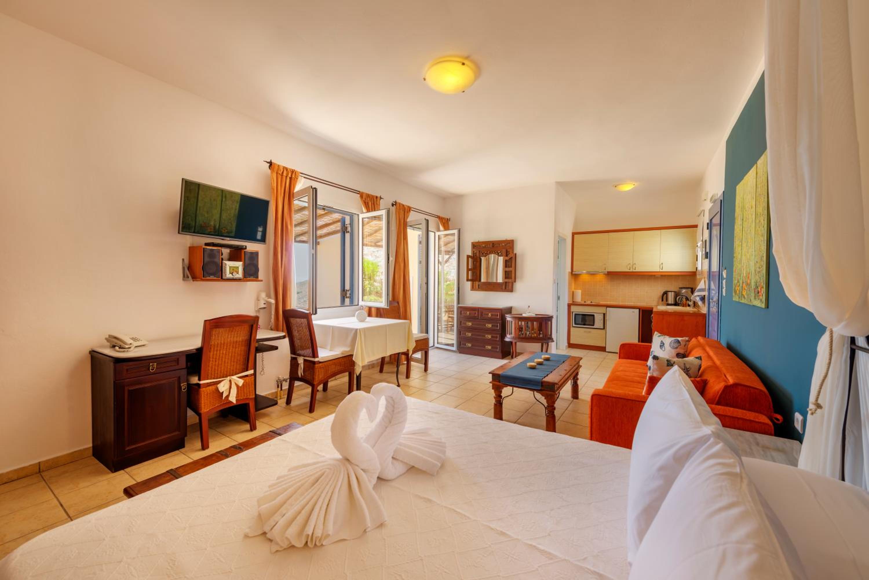 Classic Suite with Sea View - Photo 5