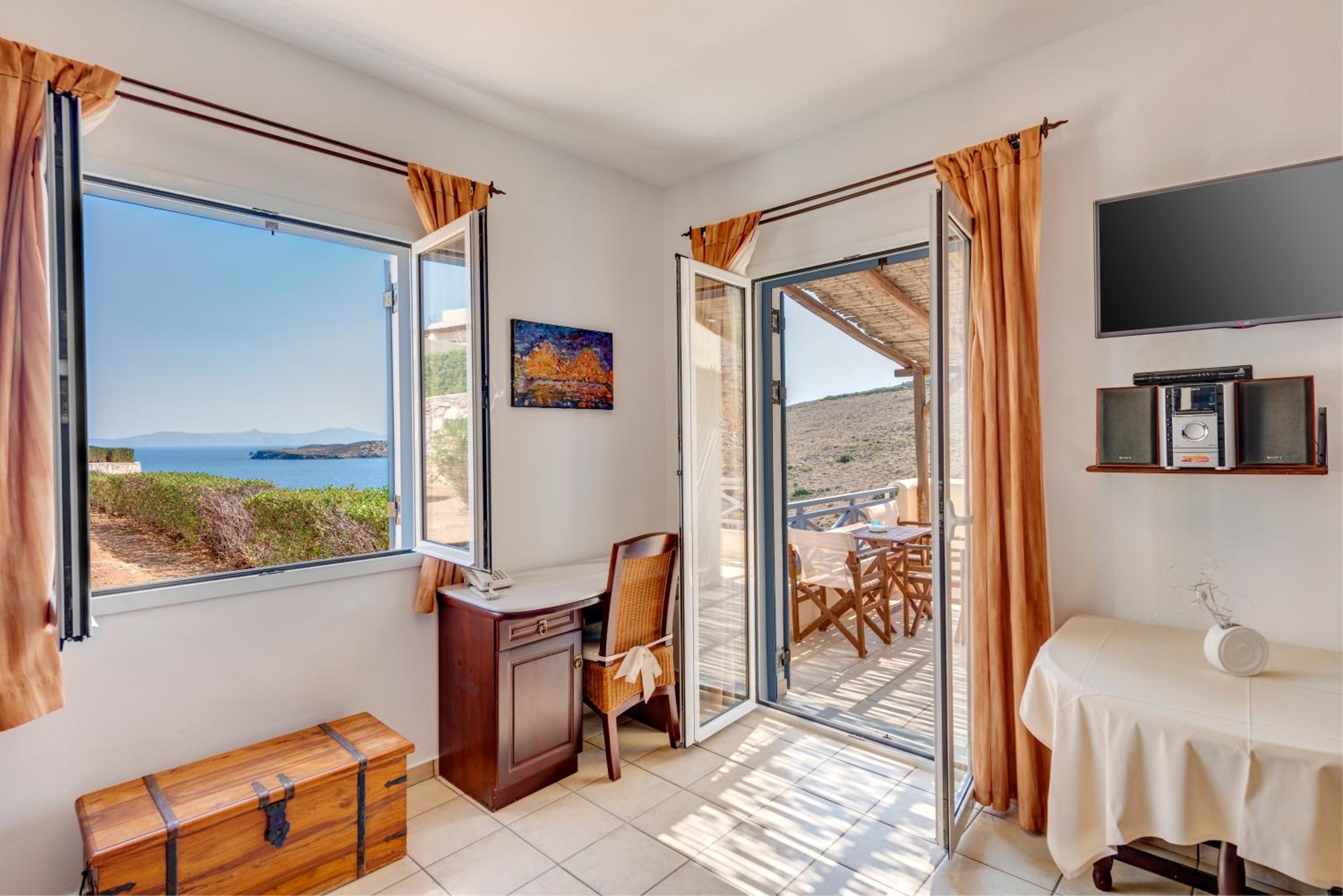 Classic Suite with Sea View - Photo 6