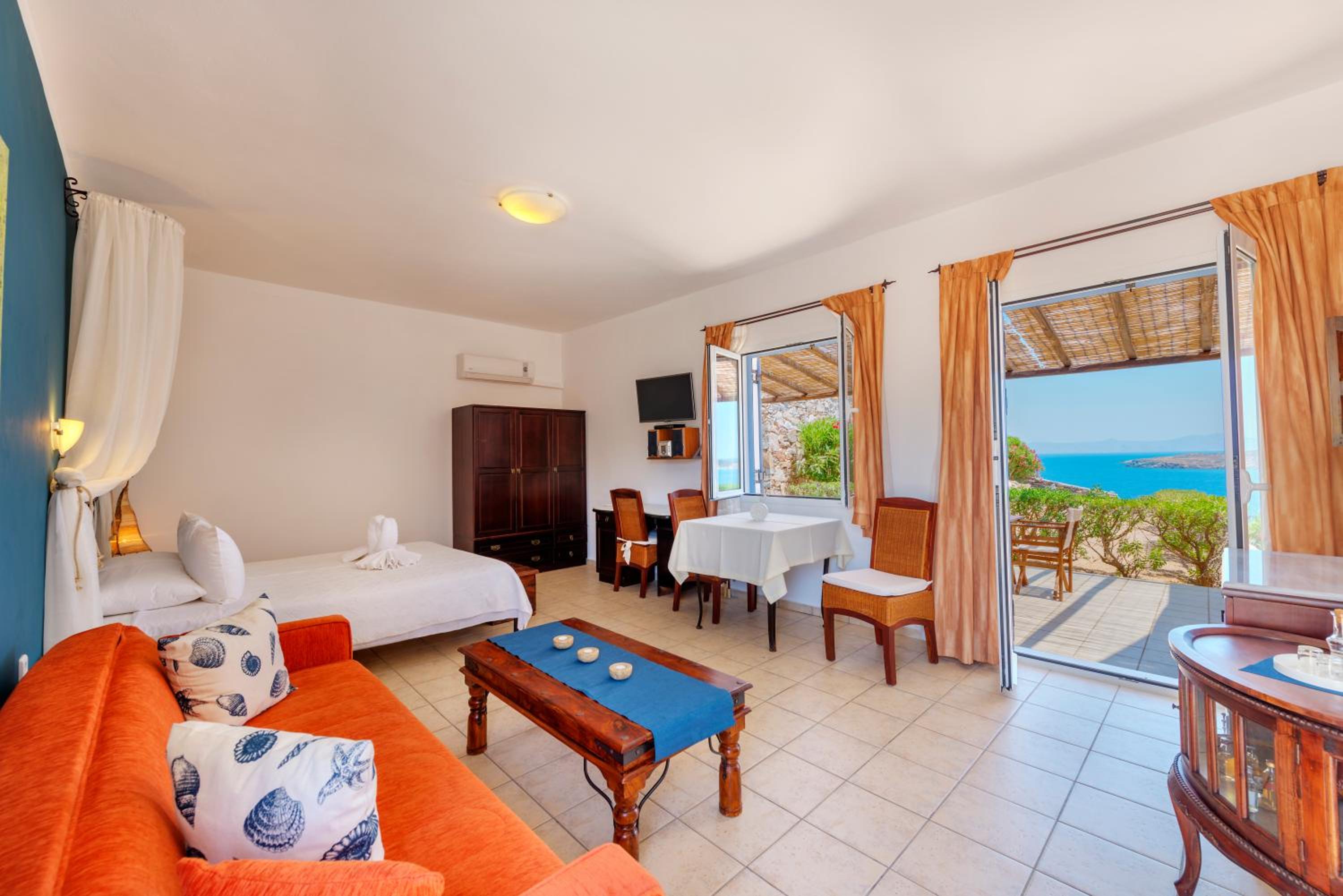 Classic Suite with Sea View - Photo 9