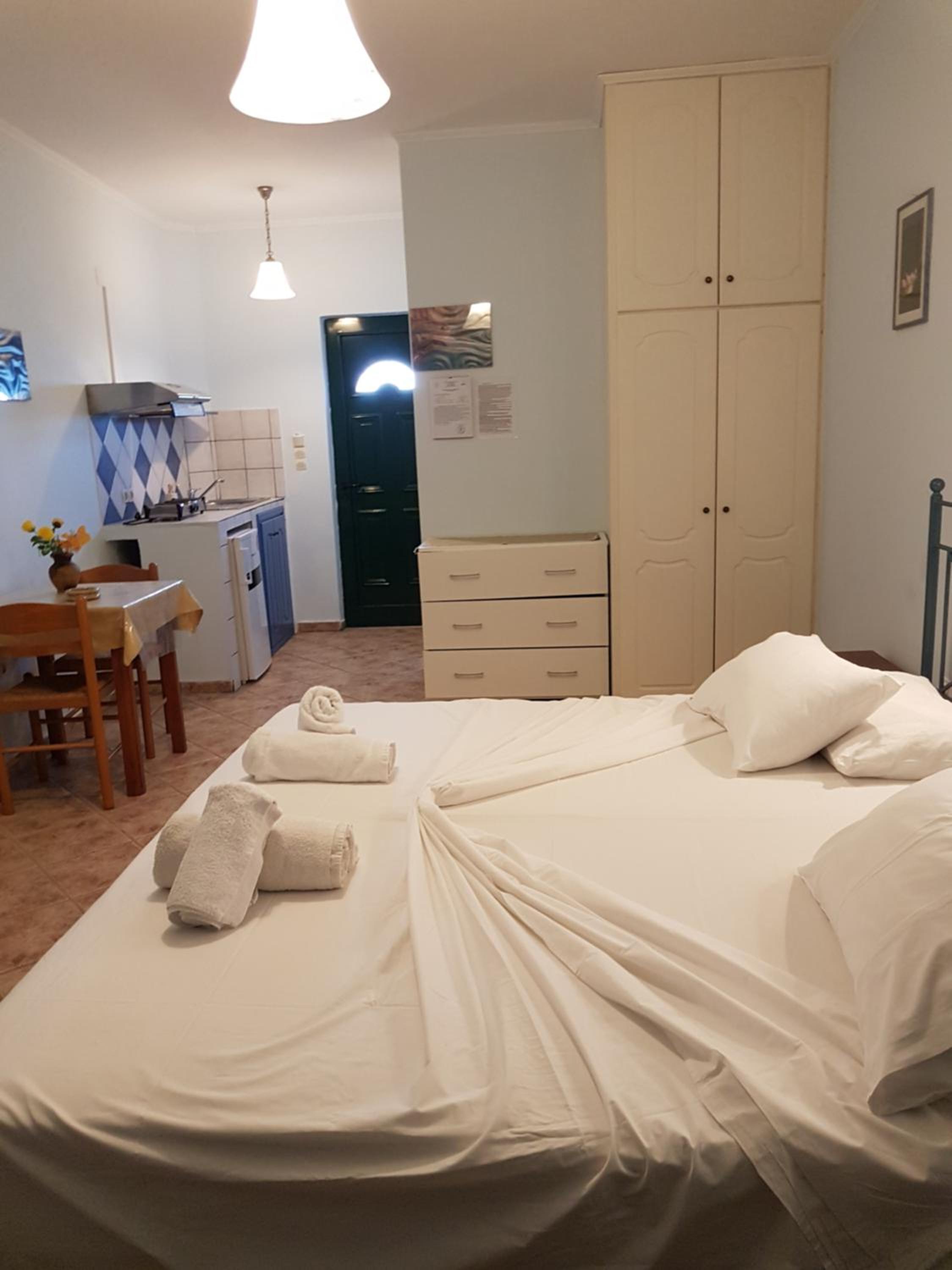 Large Double or Twin Room - Photo 17