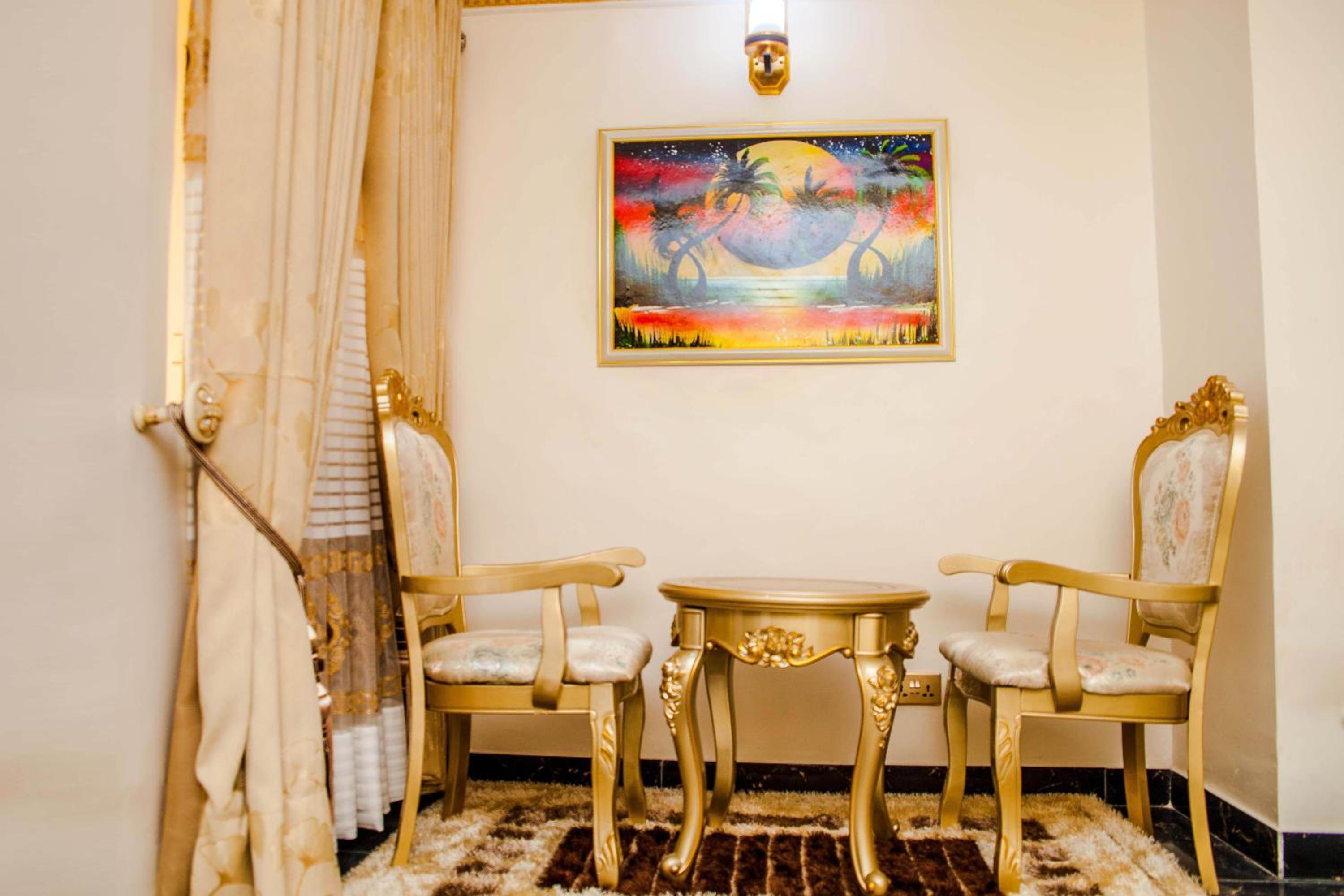 Superior King Suite - Photo 11