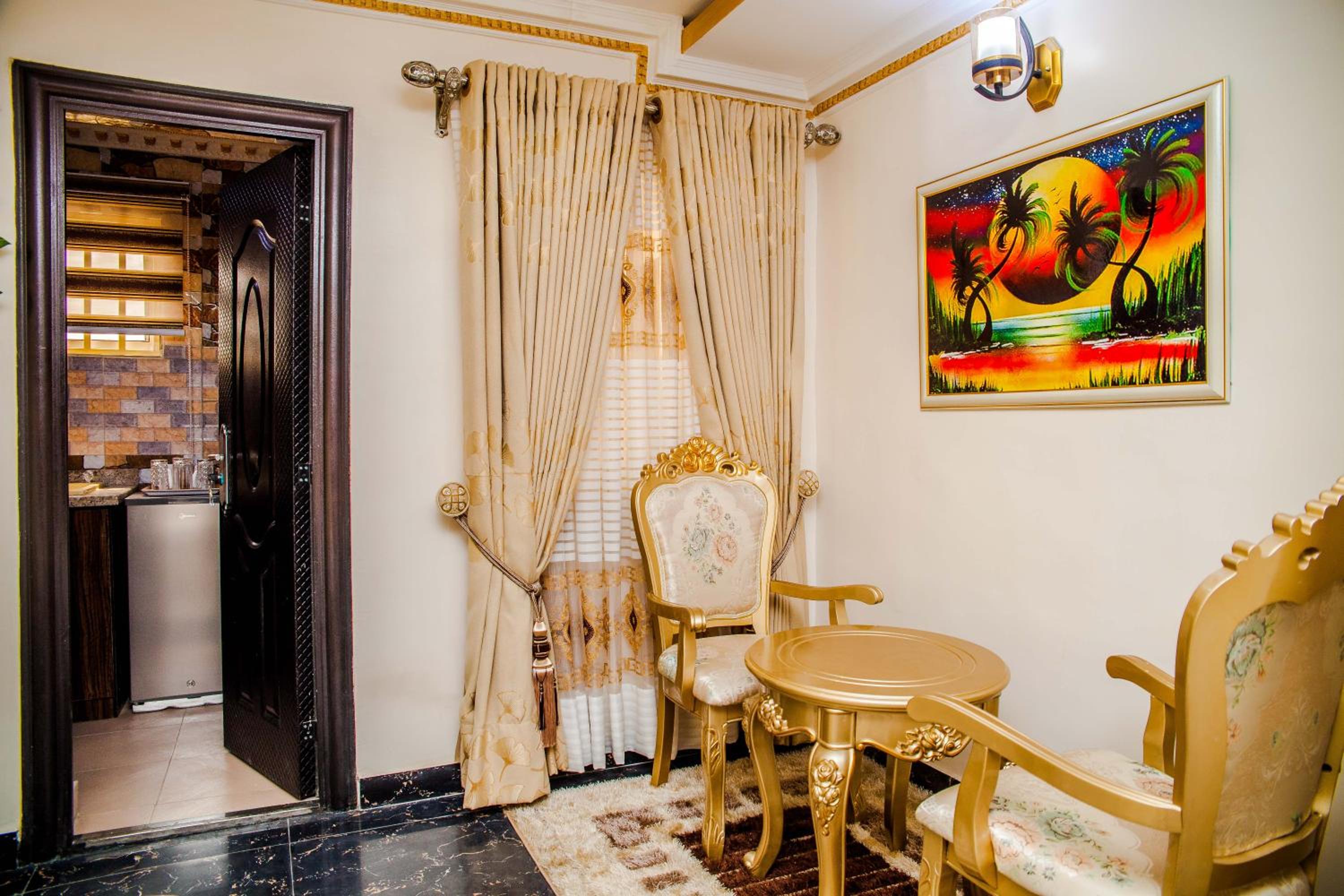 Superior King Suite - Photo 17